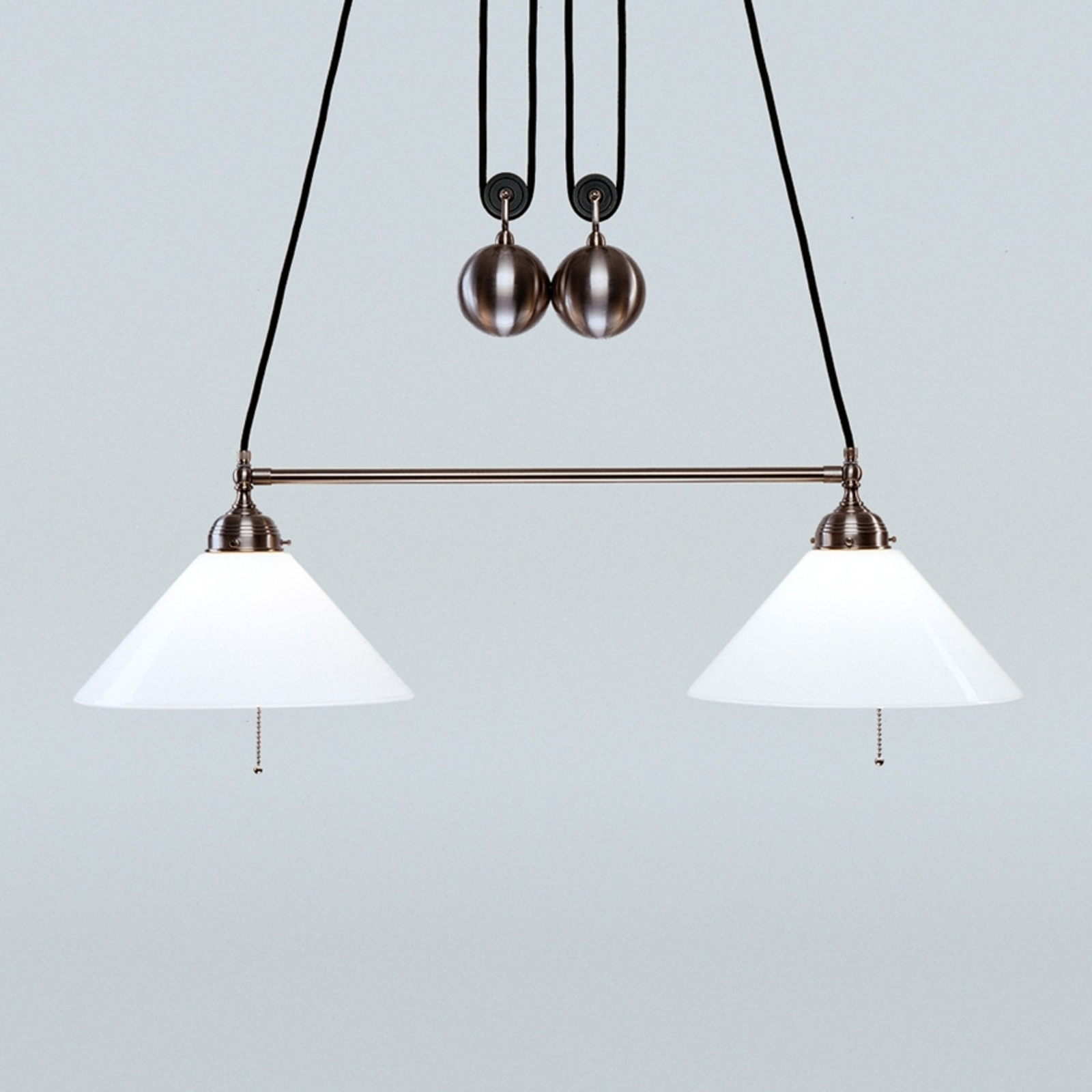 Berliner Messinglamp Emma height-adjustable hanging light, for Living / Dining Room, brass, hand-blown glass, E27, 60 W, energy efficiency: A++, L: 85 cm, H: 21 cm
