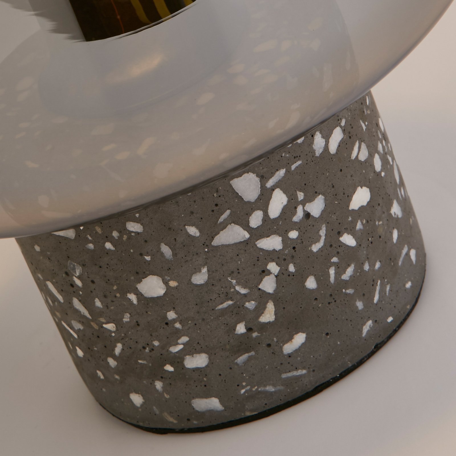 X Lampada da tavolo Vessel, grigio / grigio fumo, cemento, vetro