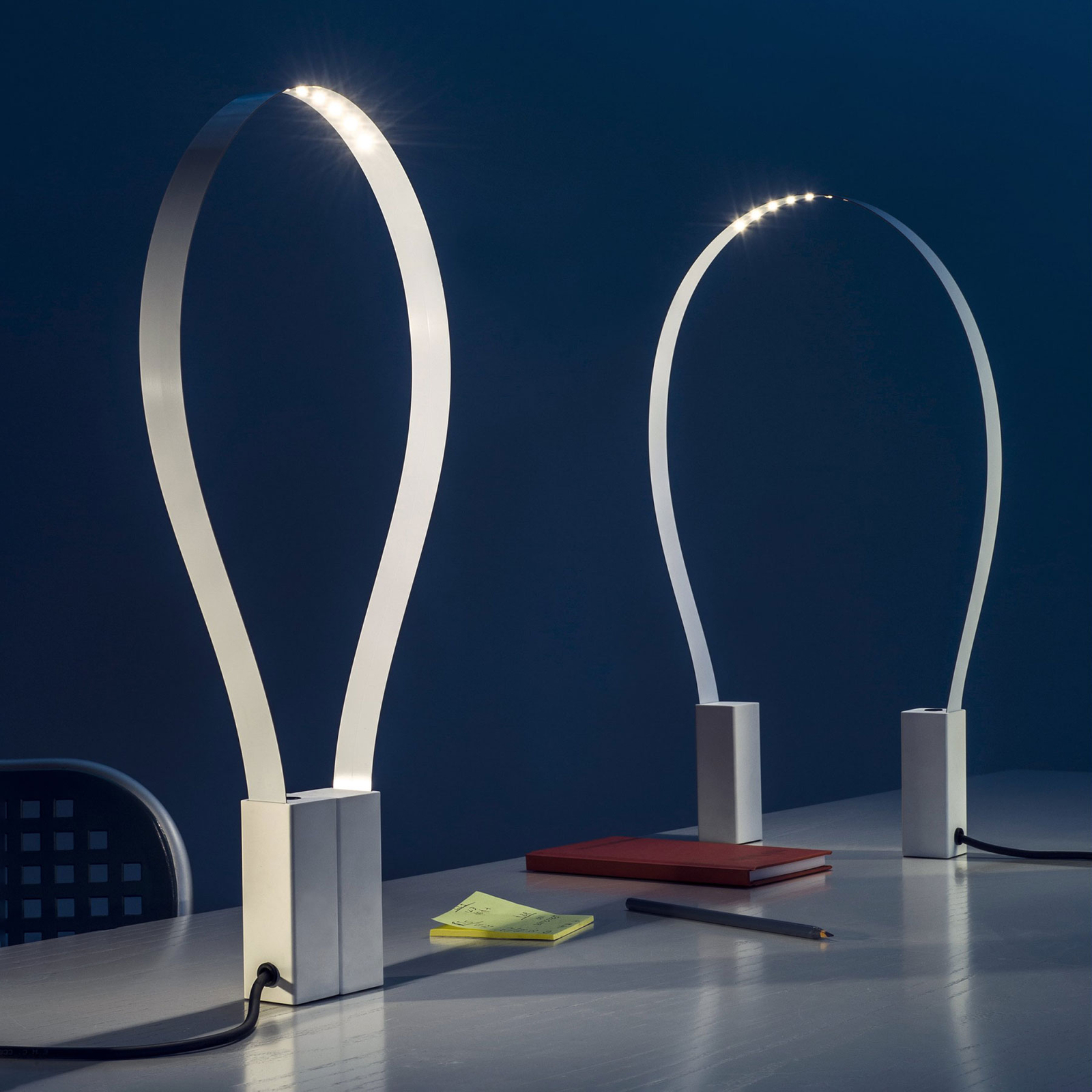 Martinelli Luce Fluida lámpara mesa LED, flexible