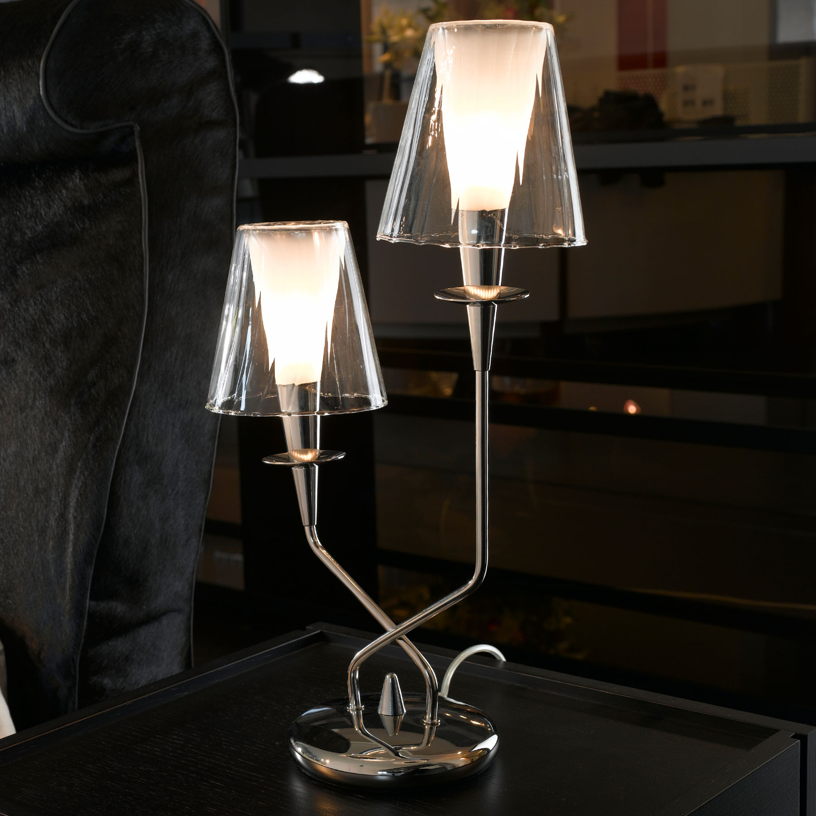 Lámpara de mesa Opera, 2 luces, pantallas claras