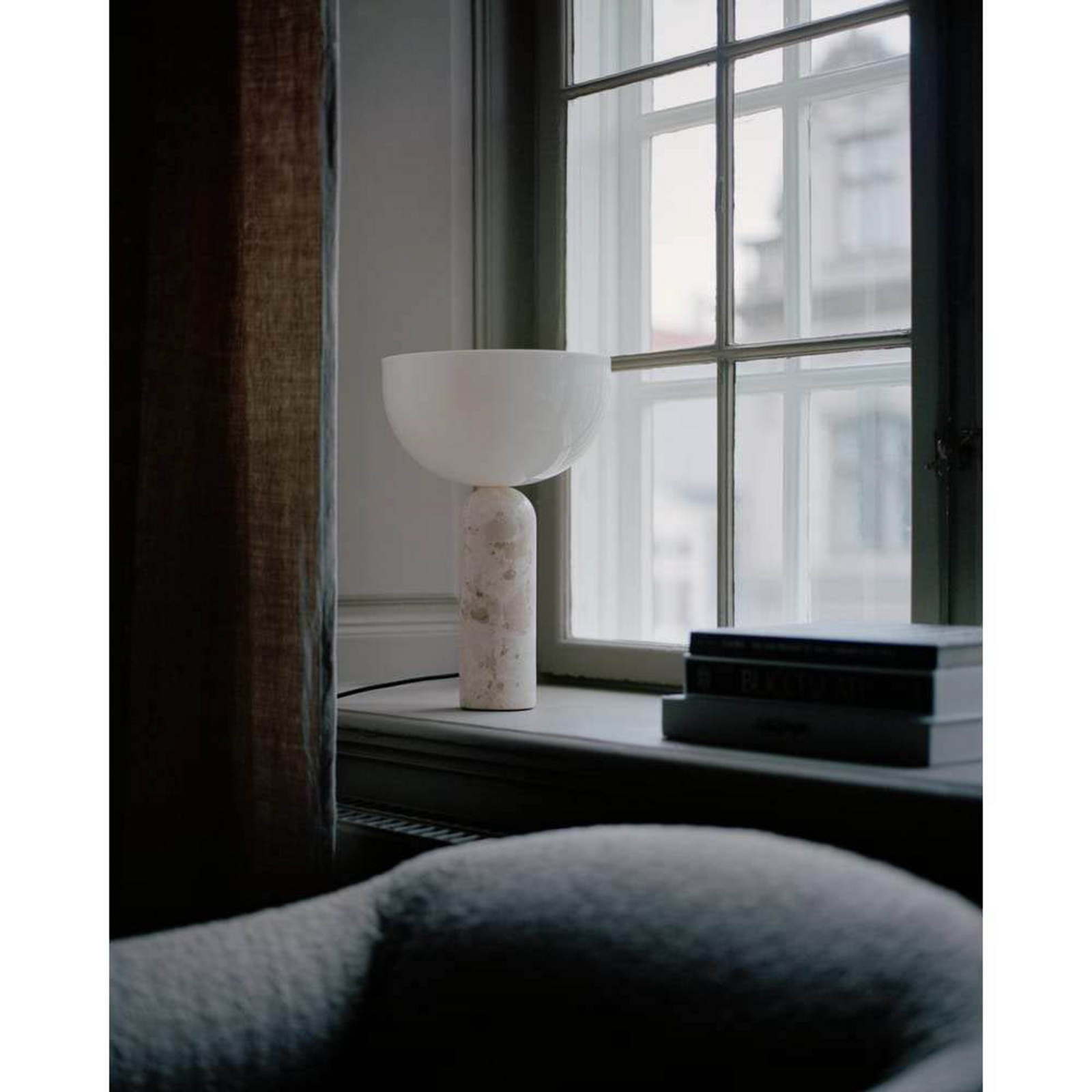 NEW WORKS bordslampa Kizu Large, beige, marmor, E27