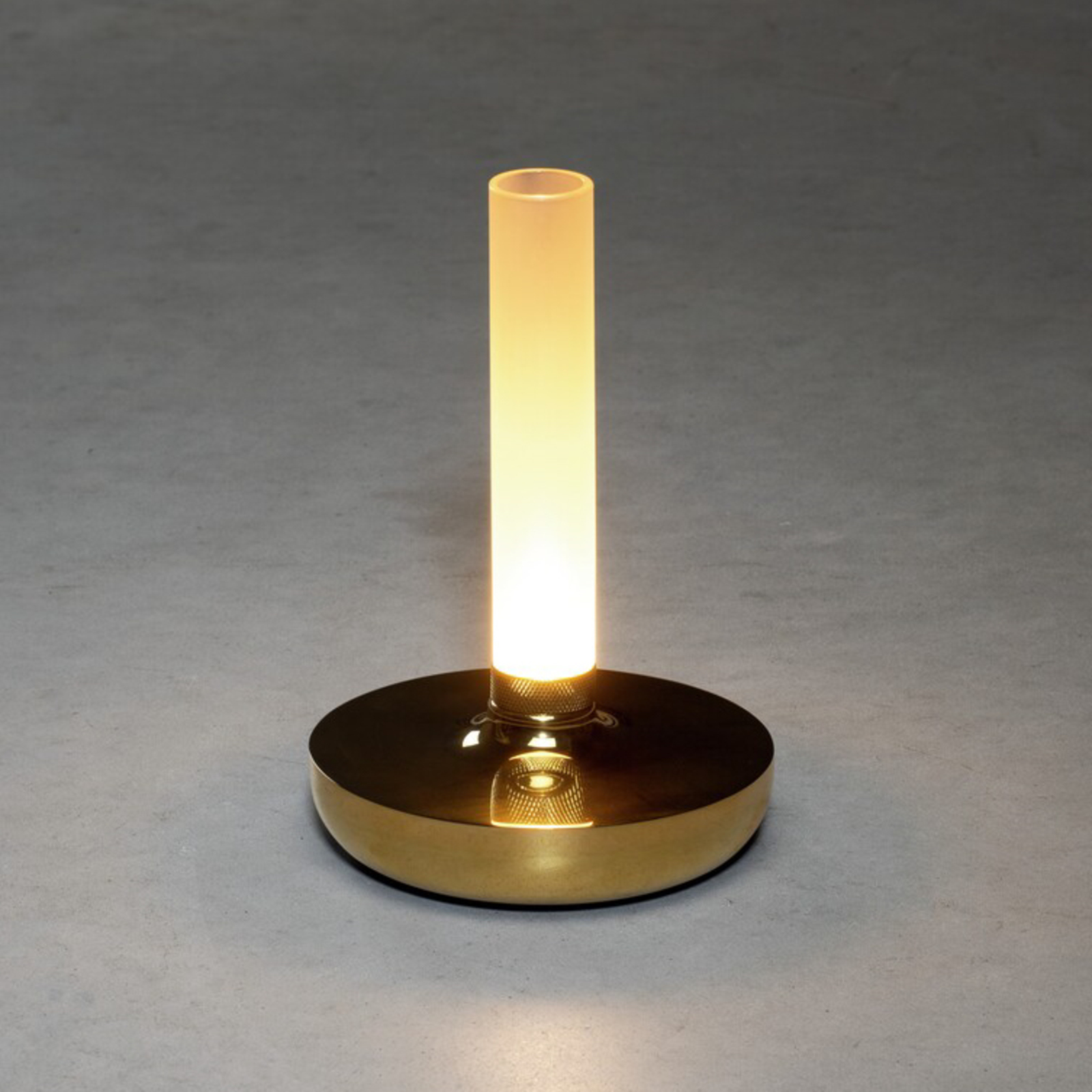 Biarritz LED table lamp, IP54, battery, CCT, gold