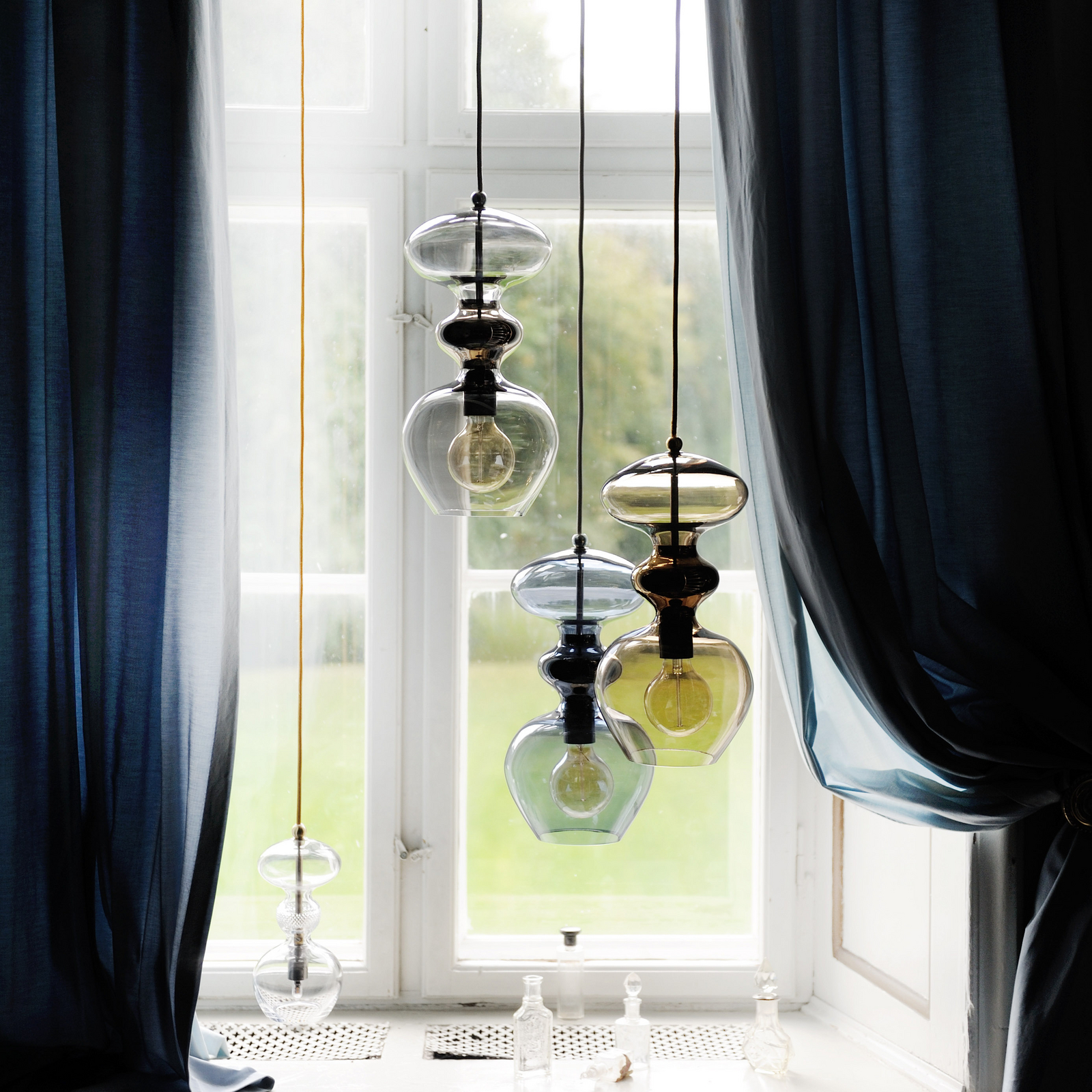 EBB & FLOW pendellampa Futura M, brun, glas, Ø 18 cm, E27