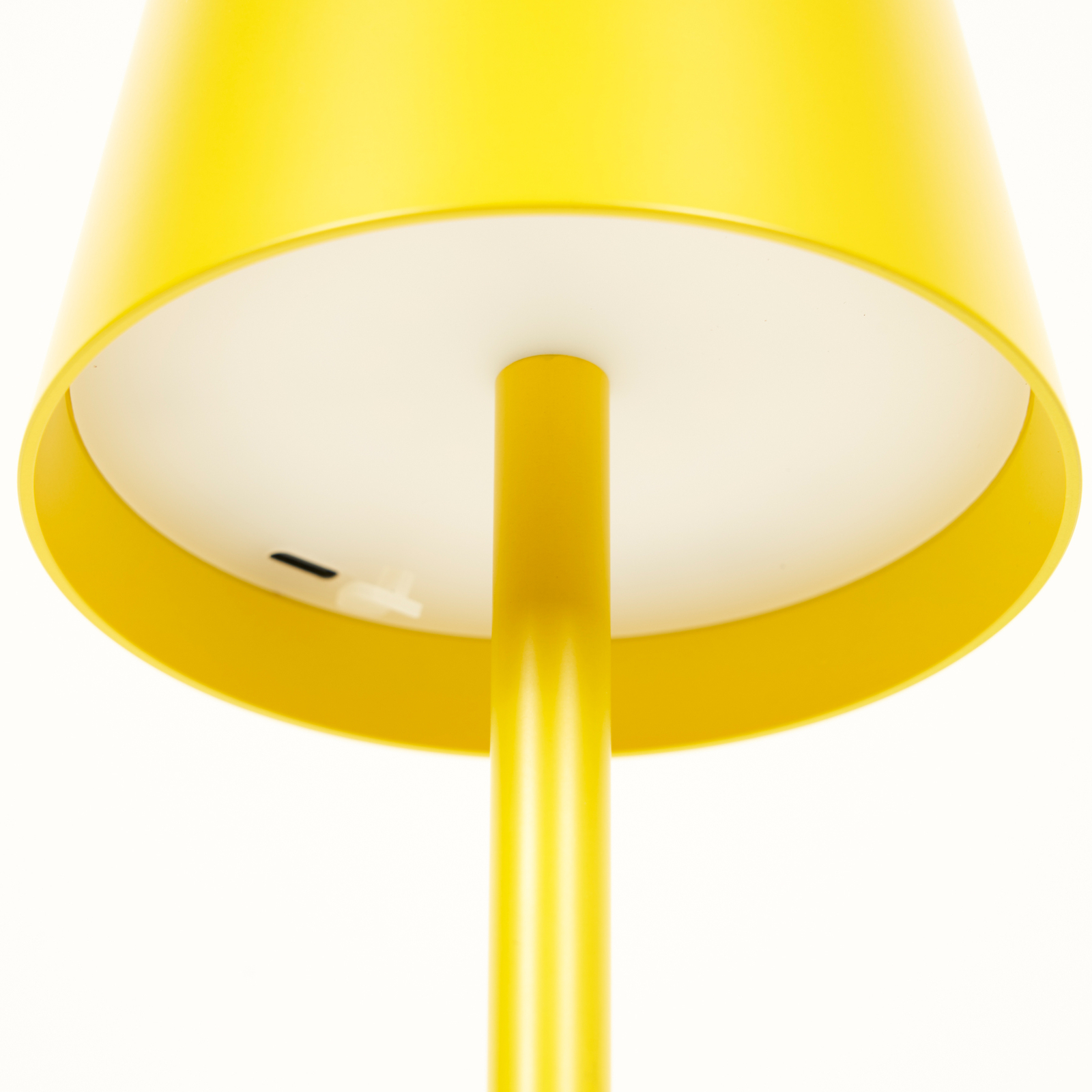 Lindby Janea stolová LED lampa s batériou žltá