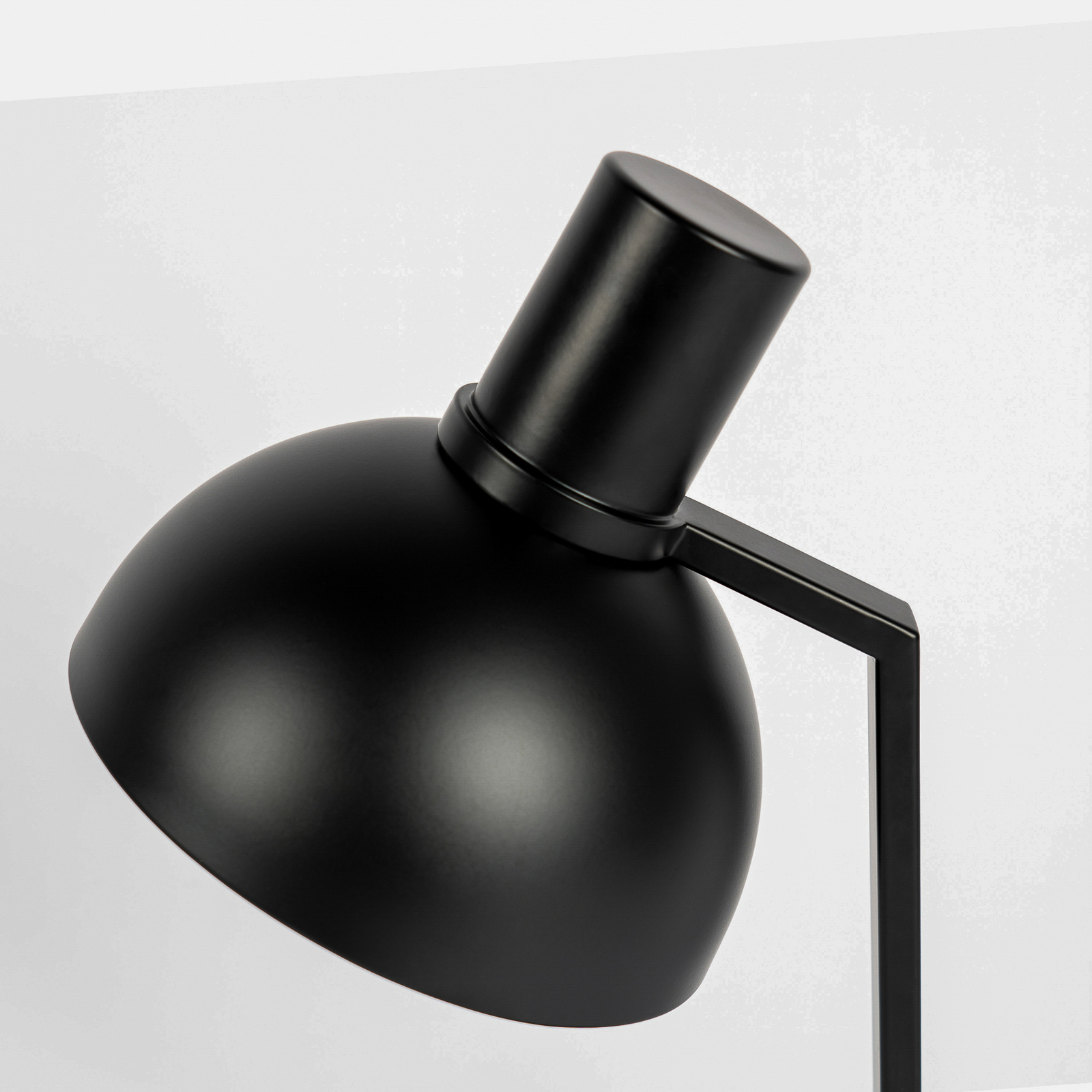 Lucande Mostrid bordslampa i svart järn