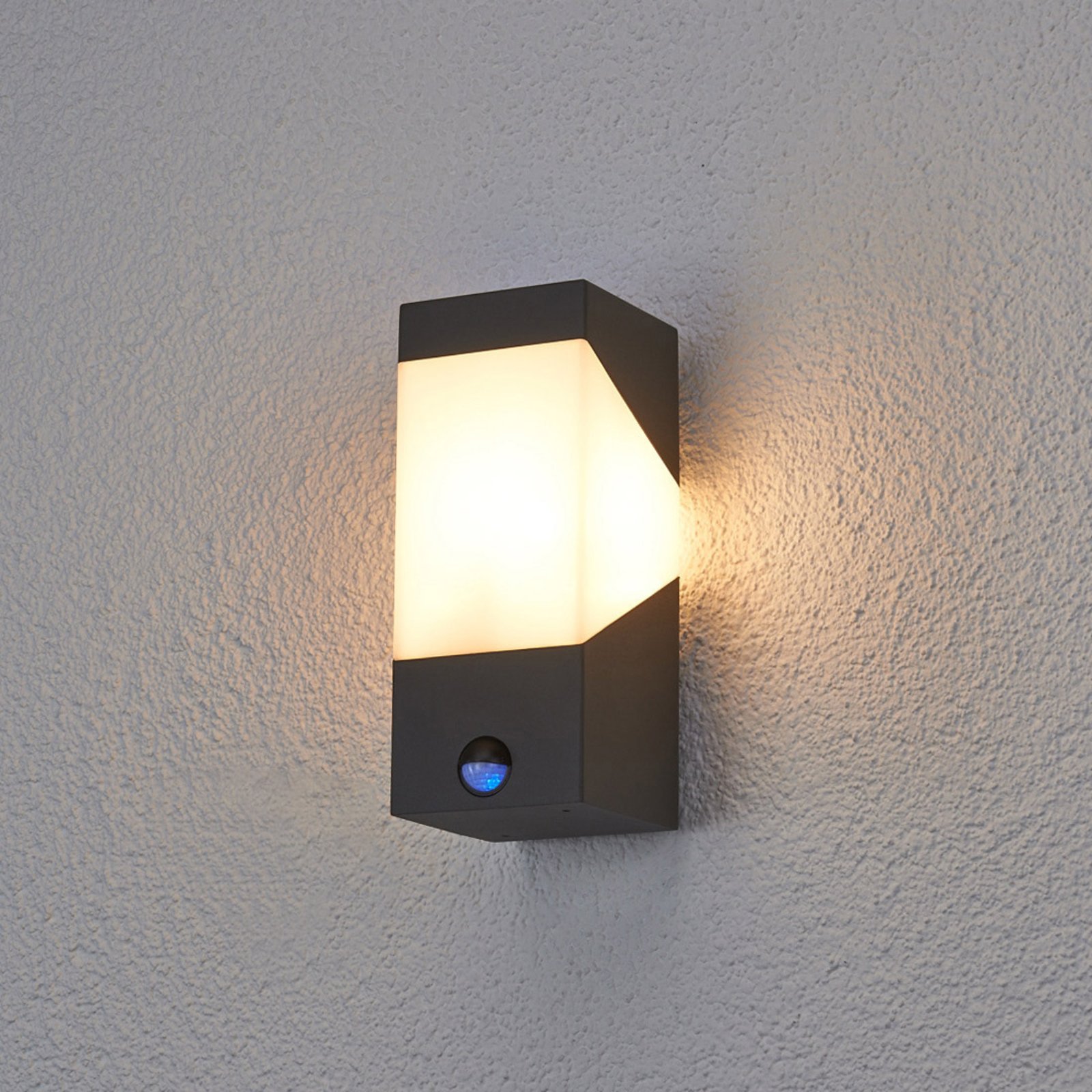 Kiran Buiten Wandlamp w/Sensor Graphite - Lucande