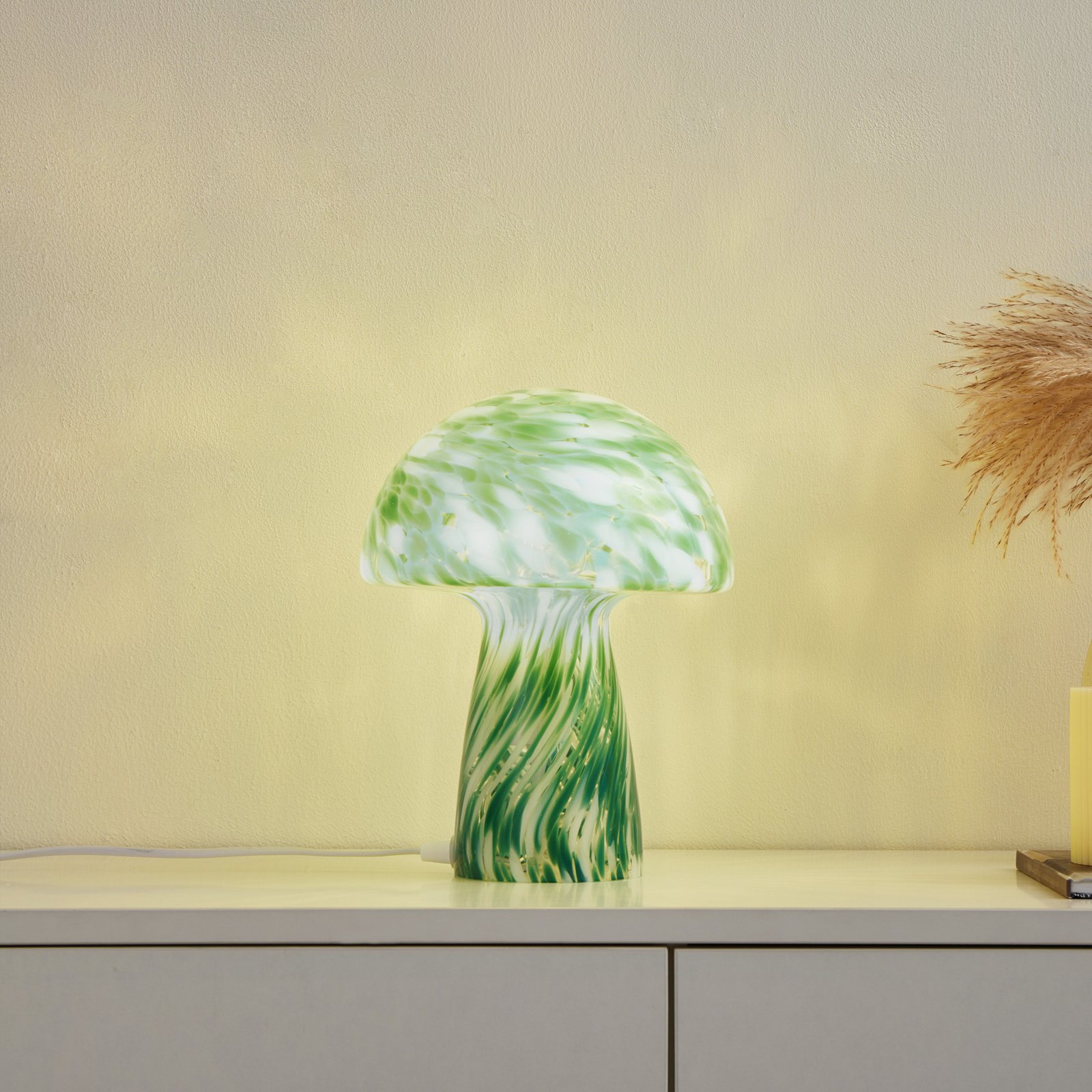 Lindby table lamp Hubi, green, glass, Ø 22 cm, mushroom shape