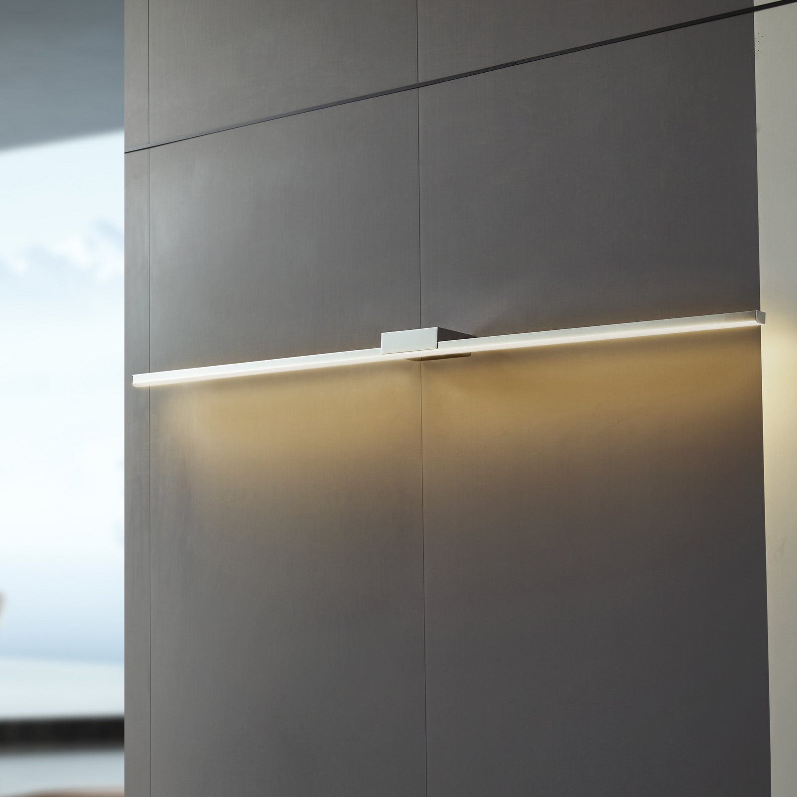 Lucande LED-spegellampa Kivana, krom, aluminium, 120 cm