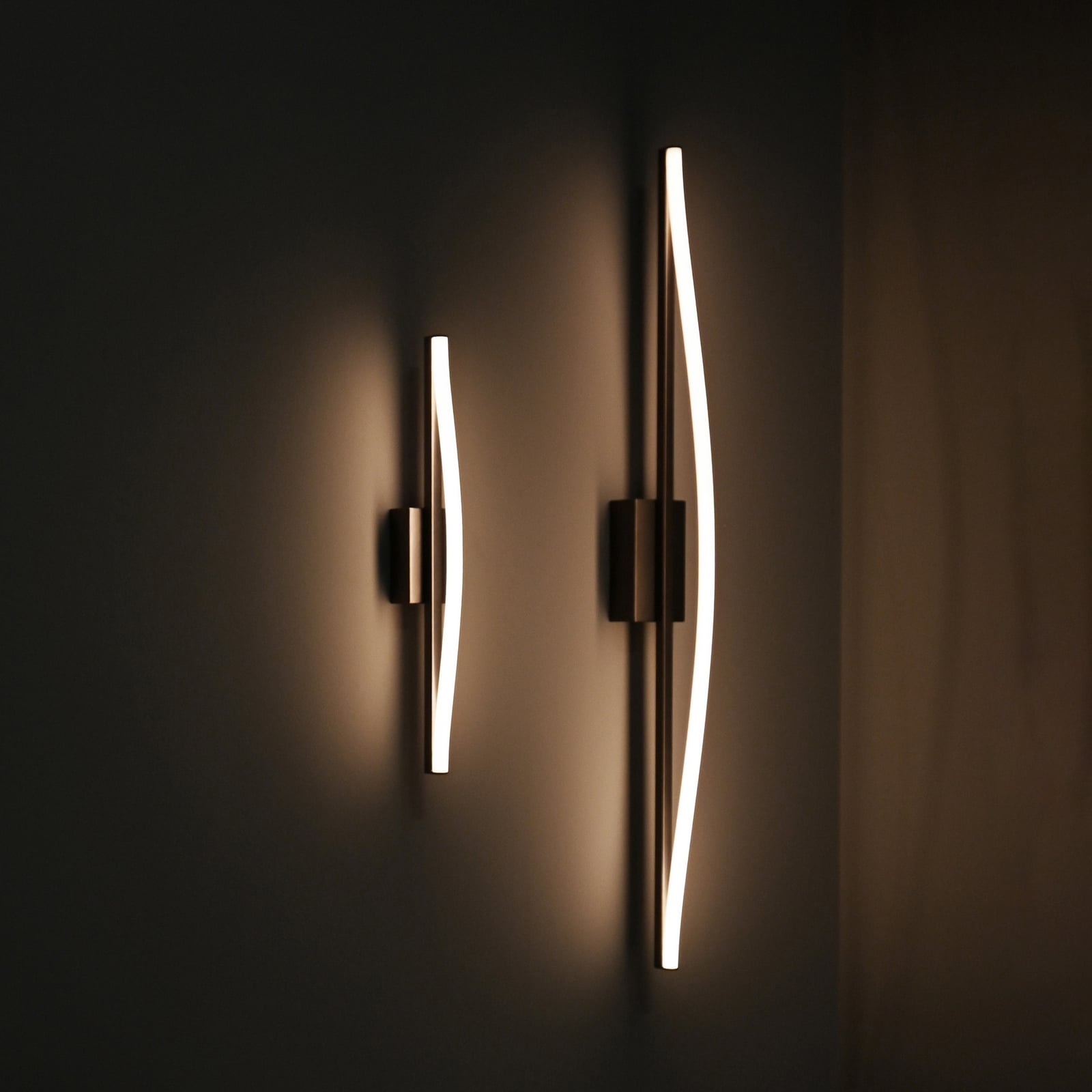 Bow LED-vägglampa, brons, höjd 50 cm - 101 Copenhagen