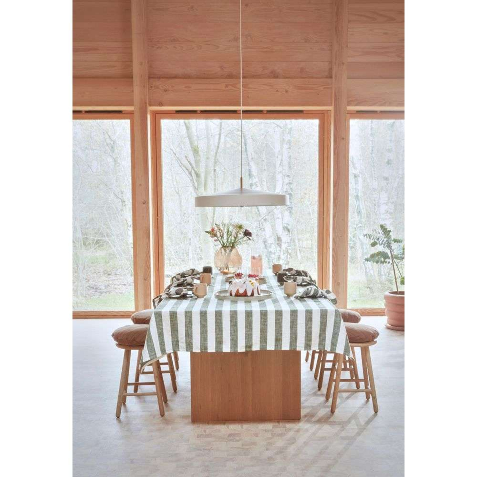 OYOY Living Design hänglampa Hat Large, vit, metall OYOY Living Design hänglampa Hat Large, vit, metall