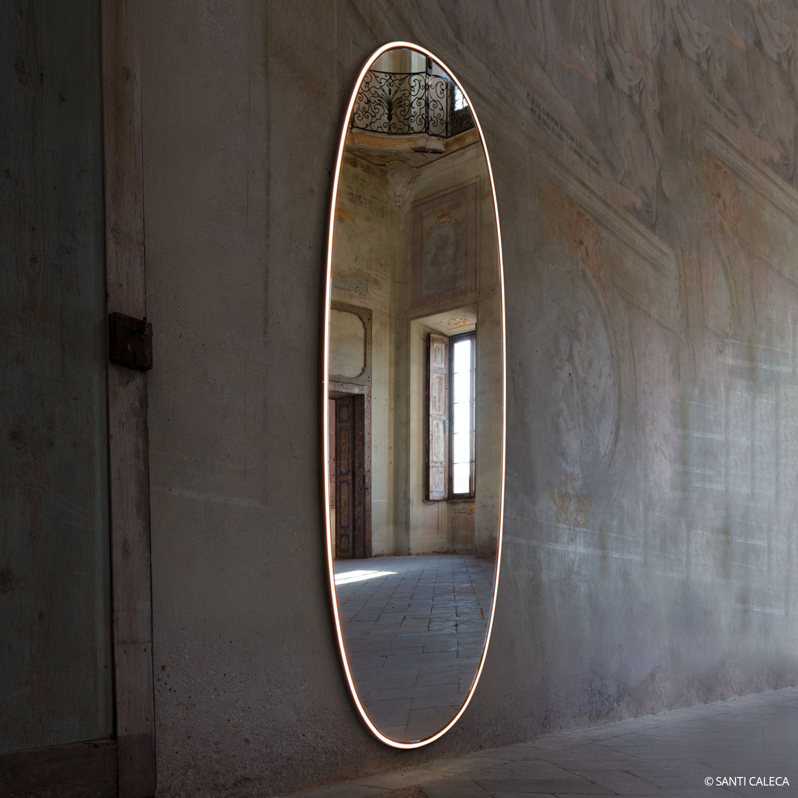FLOS La Plus Belle Espelho de parede LED, bronze polido