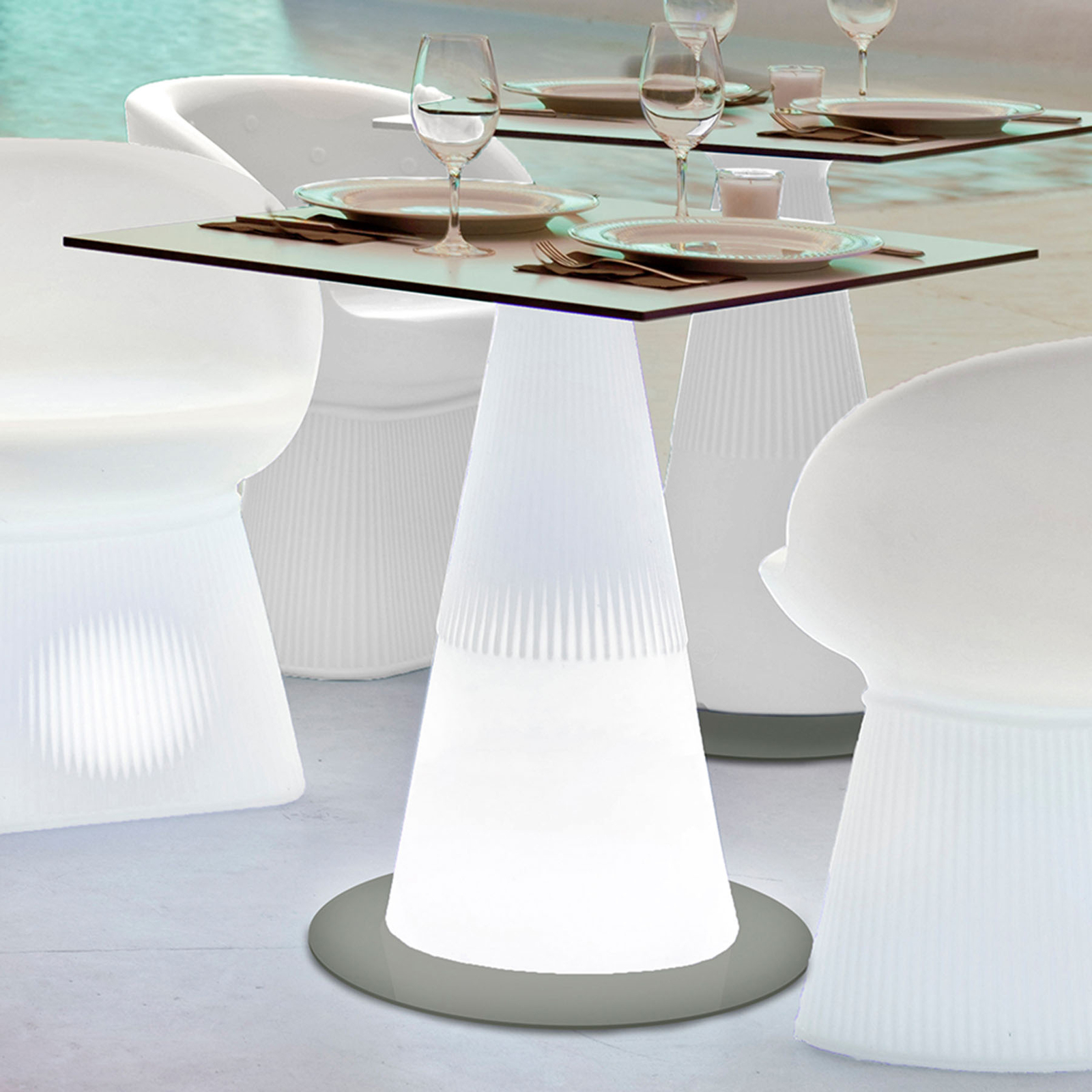 Newgarden Itaca LED stôl, solár + batéria