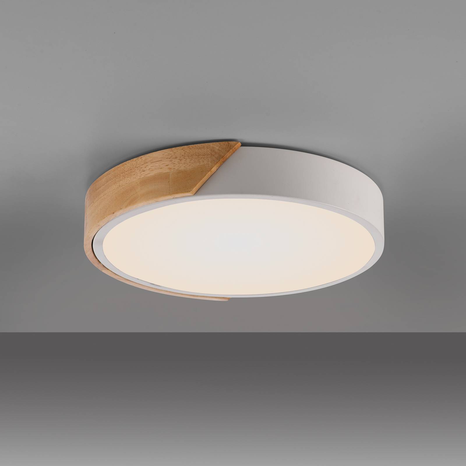 JUST LIGHT. Lampa sufitowa LED Bila, biała, Ø 32 cm, drewno