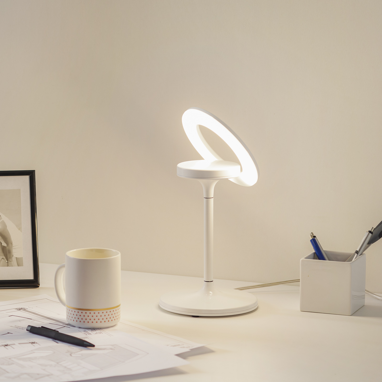 LED-Tischlampe Filigree, dreh-/schwenkbar, weiß