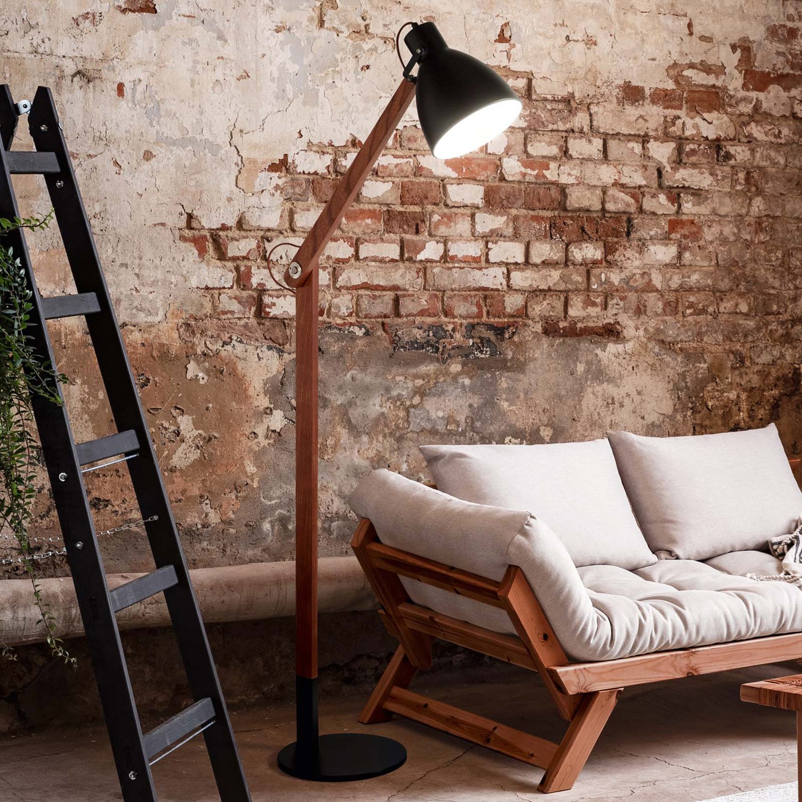 Sveva wooden floor lamp