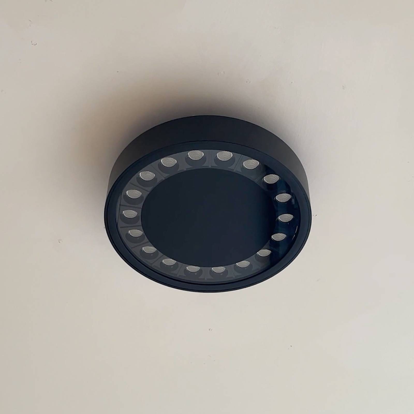 Lucande LED vonkajšie stropné svietidlo Roran, čierne, Ø 18 cm, IP65