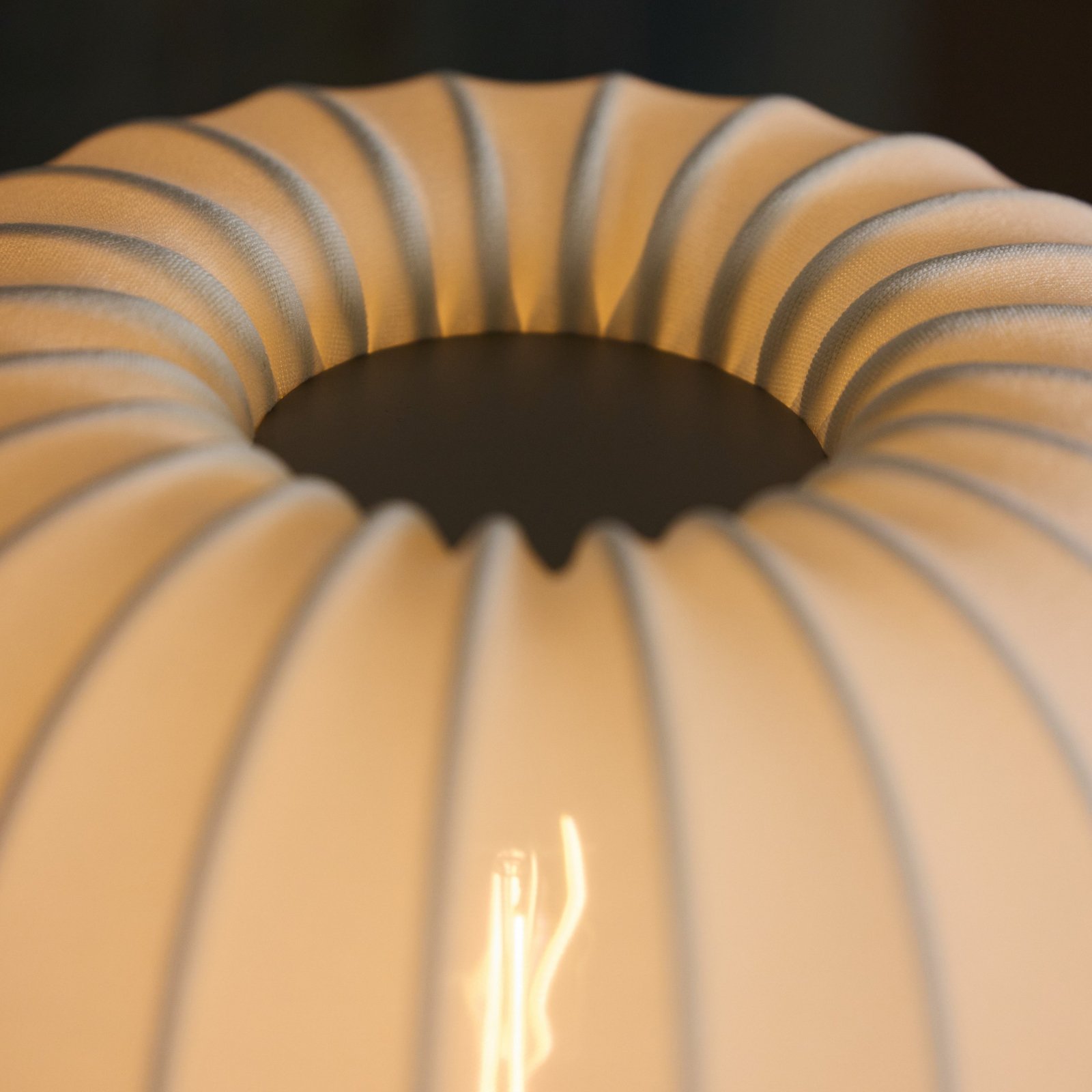 Candeeiro de mesa Northern Tradition, têxtil, branco sujo, E27
