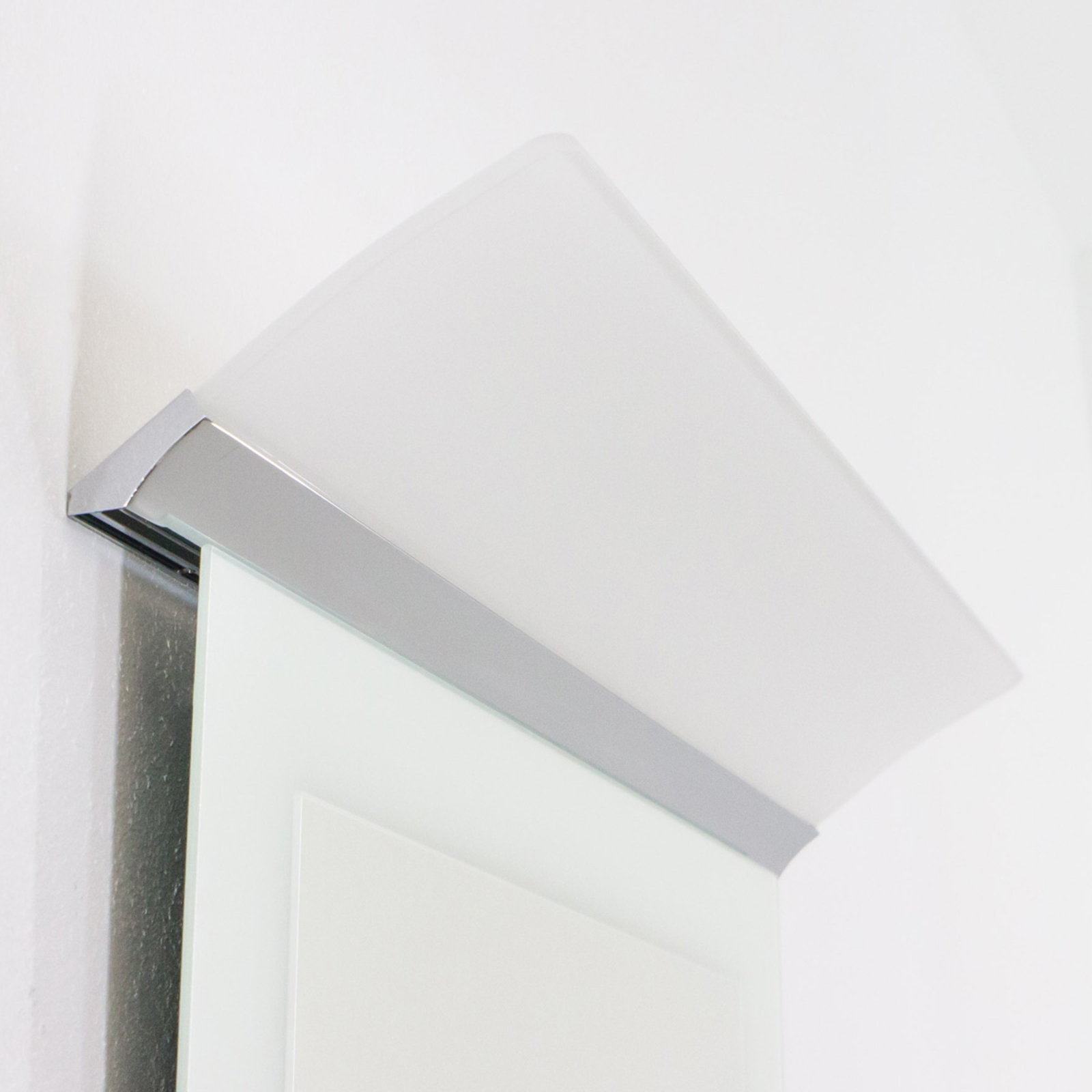 Flächige LED-Spiegelleuchte Angela, IP44