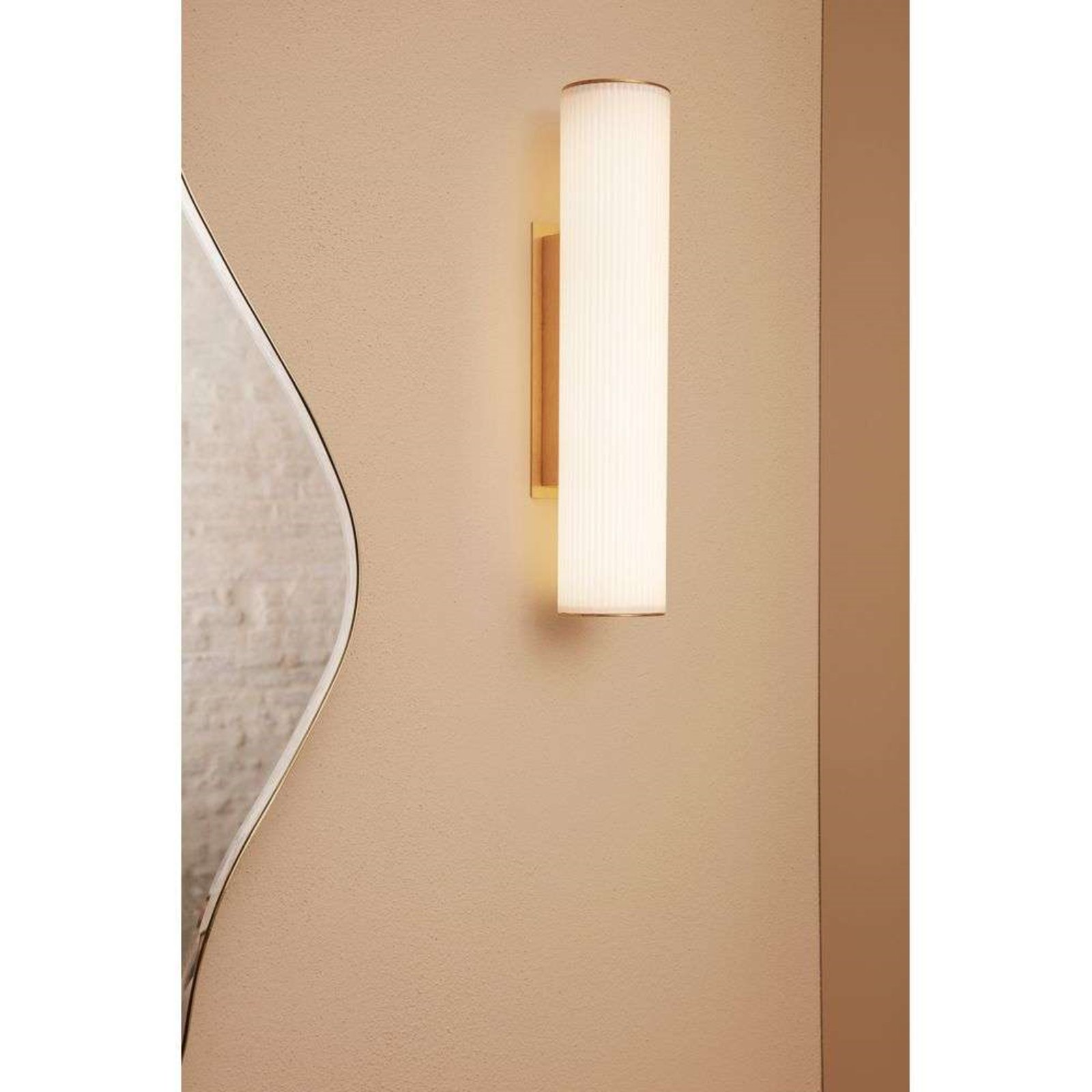 Vuelta Aplică de Perete 40 White/Brass - ferm LIVING