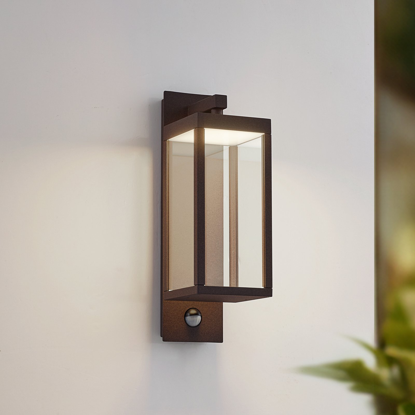 Lucande Ferdinand LED outdoor wall lamp, rust, sensor, IP54