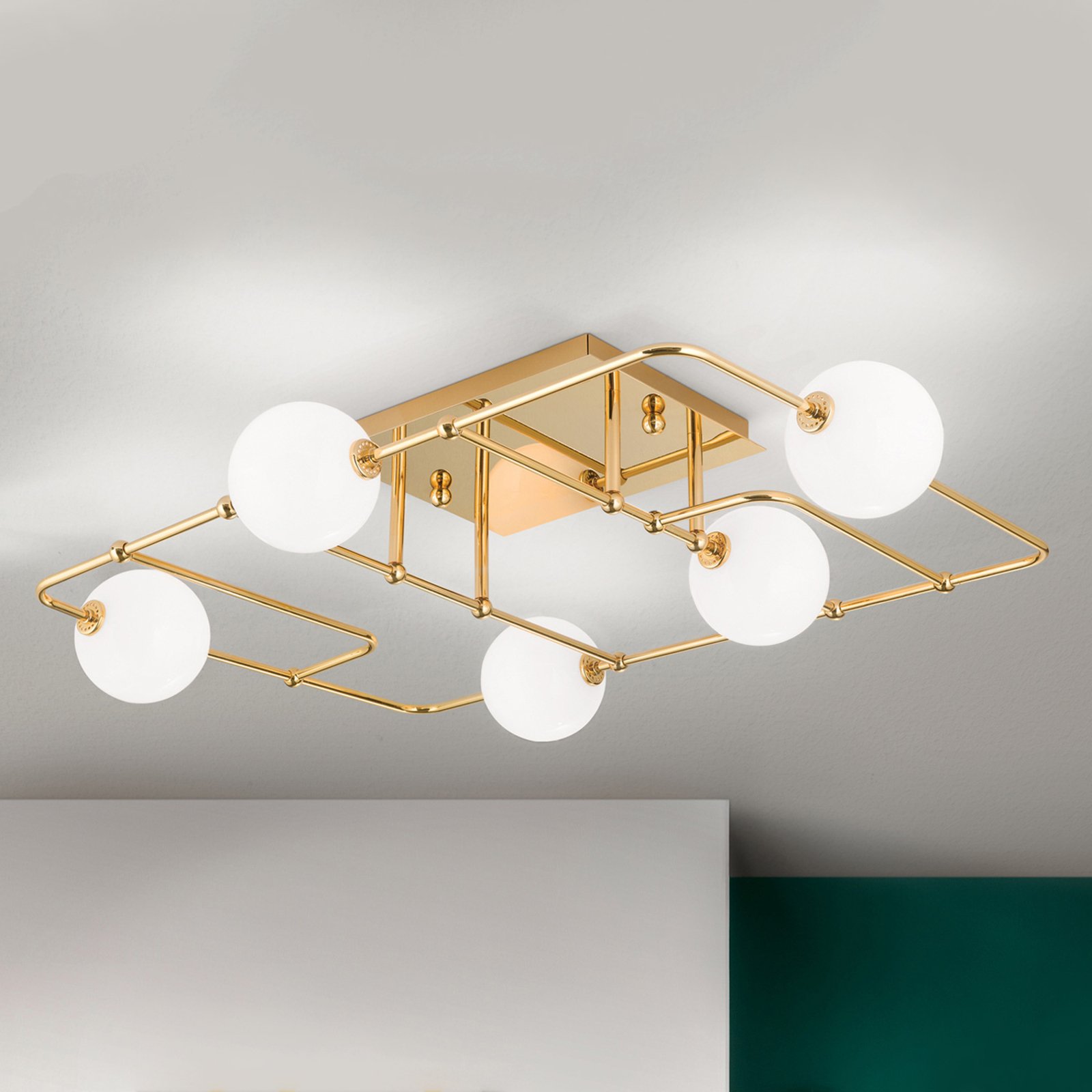 Candeeiro de teto LED Pipes em dourado com globos de vidro