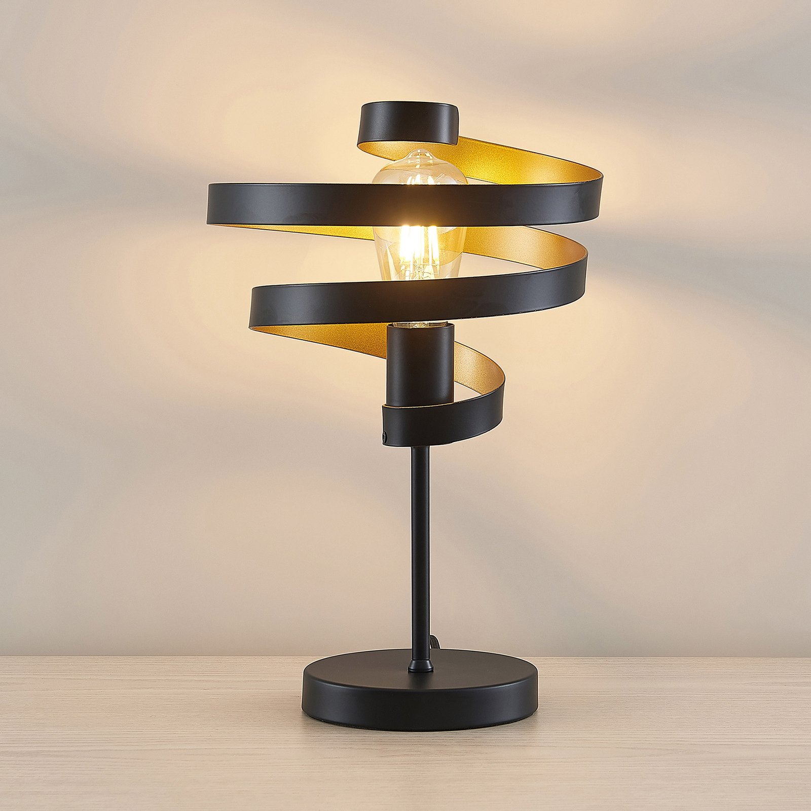 Lindby Colten bordslampa, svart, guld