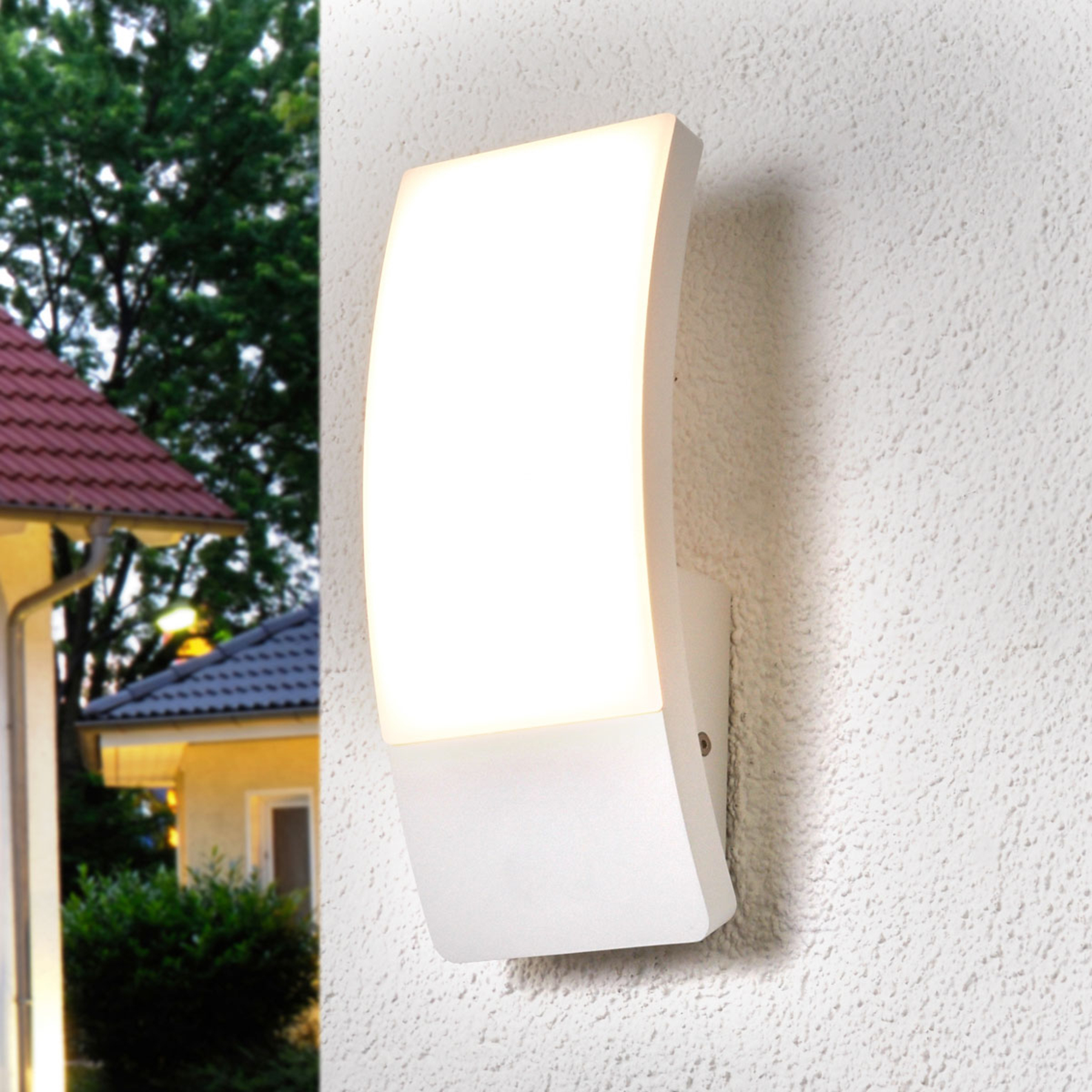 Lucande White LED outdoor wall lamp Siara, curved form, aluminium, polycarbonate, 8.6 W, energy efficiency: A+, W: 12.5 cm, H: 28.7 cm