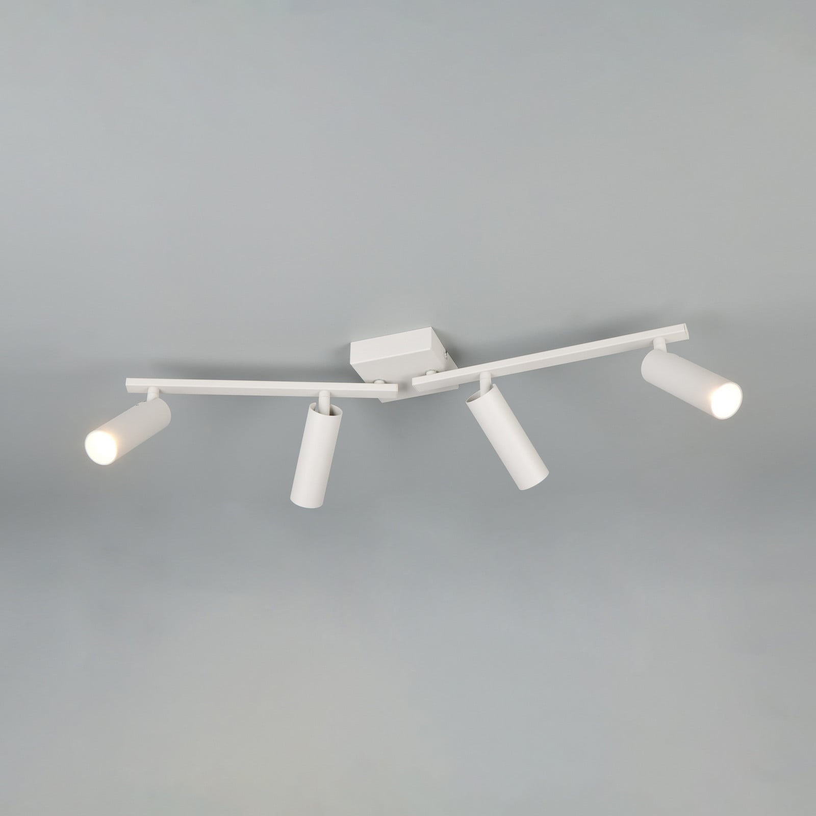 Trio Lighting Таванна лампа „Dara“, дължина 66 см, сива, метална, с 4 крила.