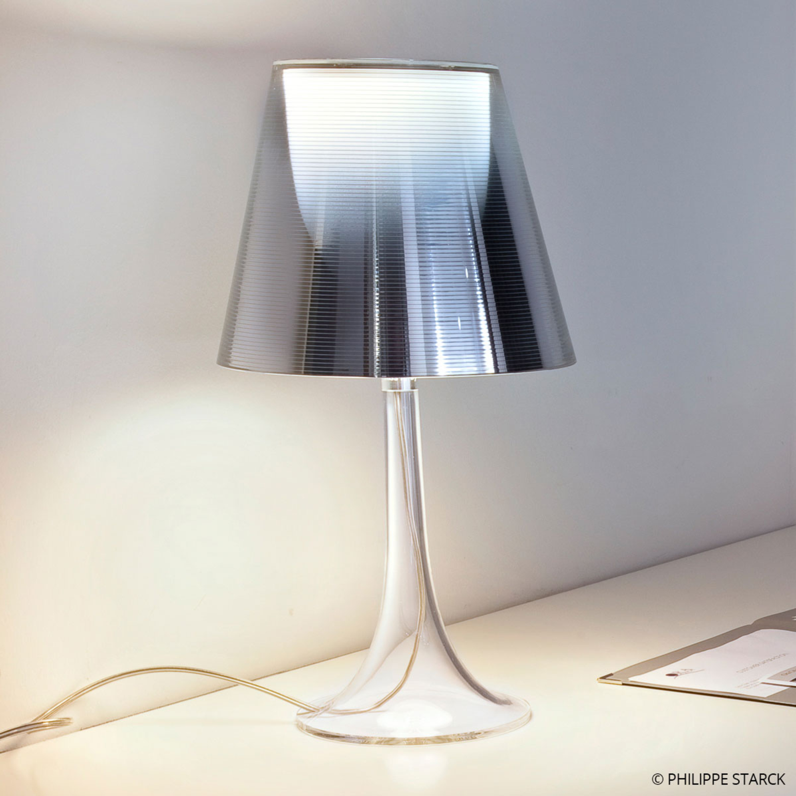 FLOS Miss K stolová lampa Philippe Starck striebro