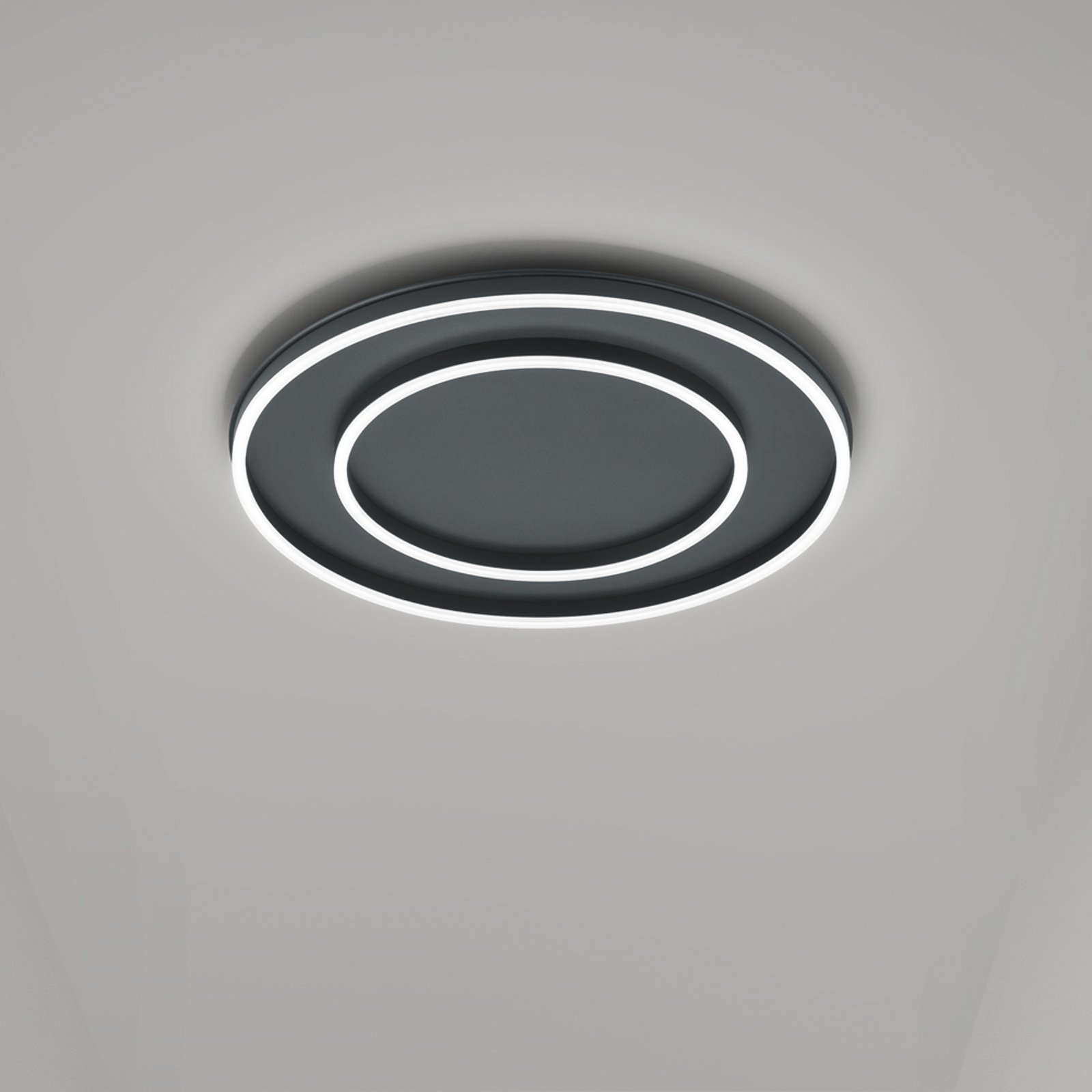 Helestra Sona LED-Deckenleuchte, schwarz, Ø 59 cm