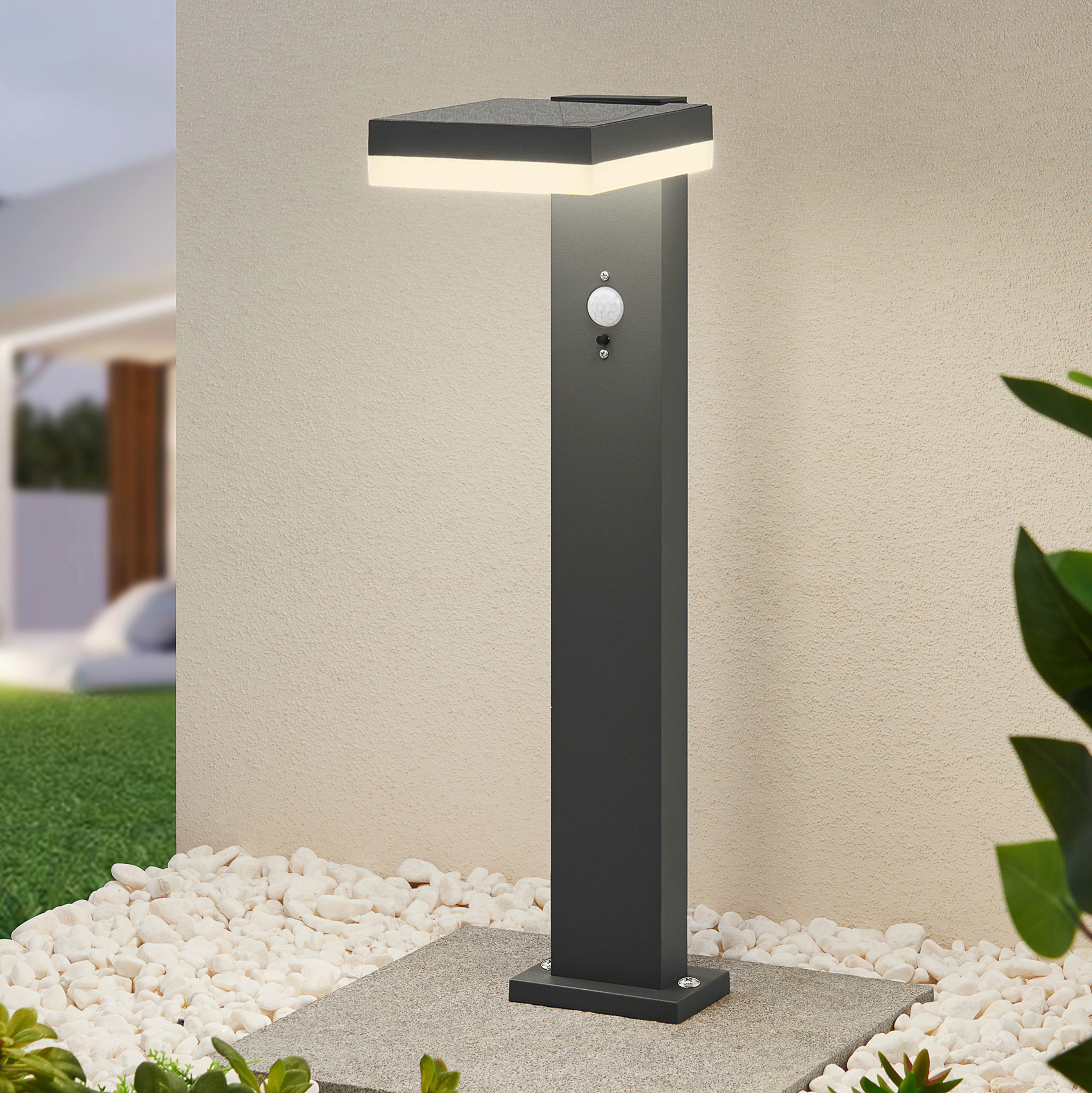 Lindby Laira LED ηλιακό φωτιστικό βάθρο, 50 cm