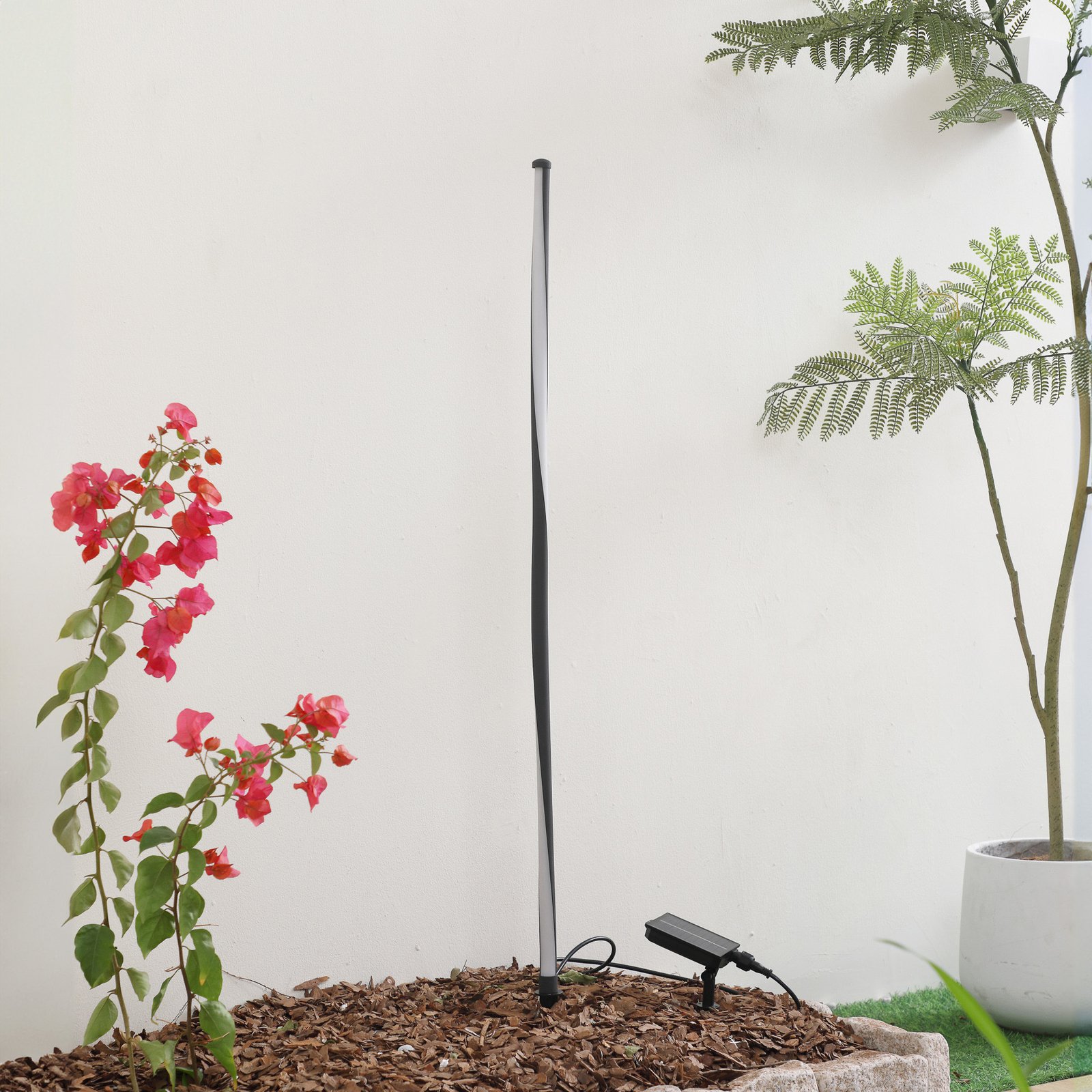 Sabriel Straight Solcellelampe Sort - Lindby
