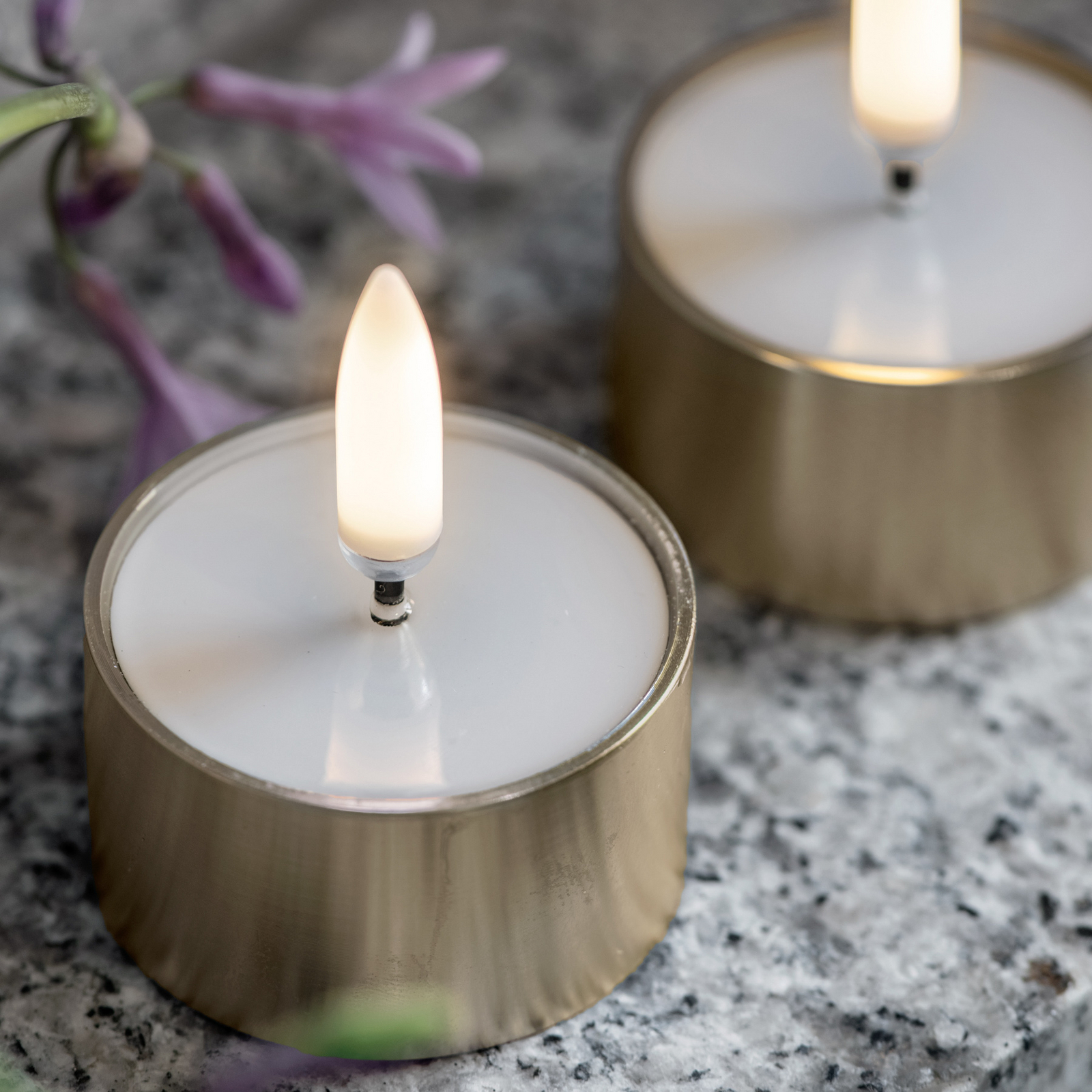 MELTED LED-blockljus, 2-pack, mässing, Ø 4,1 cm – Uyuni Lighting MELTED LED-blockljus, 2-pack, mässing, Ø 4,1 cm – Uyuni Lighting