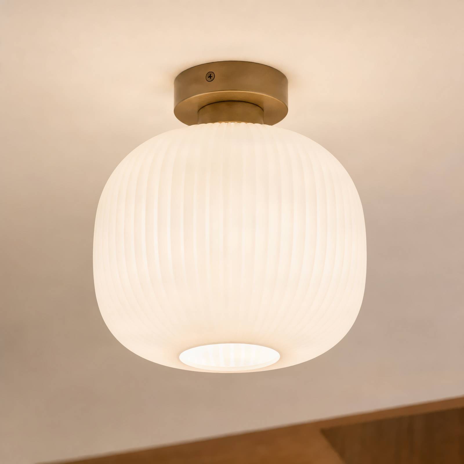 Lampa sufitowa Nola Evey, Ø 25 cm, biało-beżowa, szklana