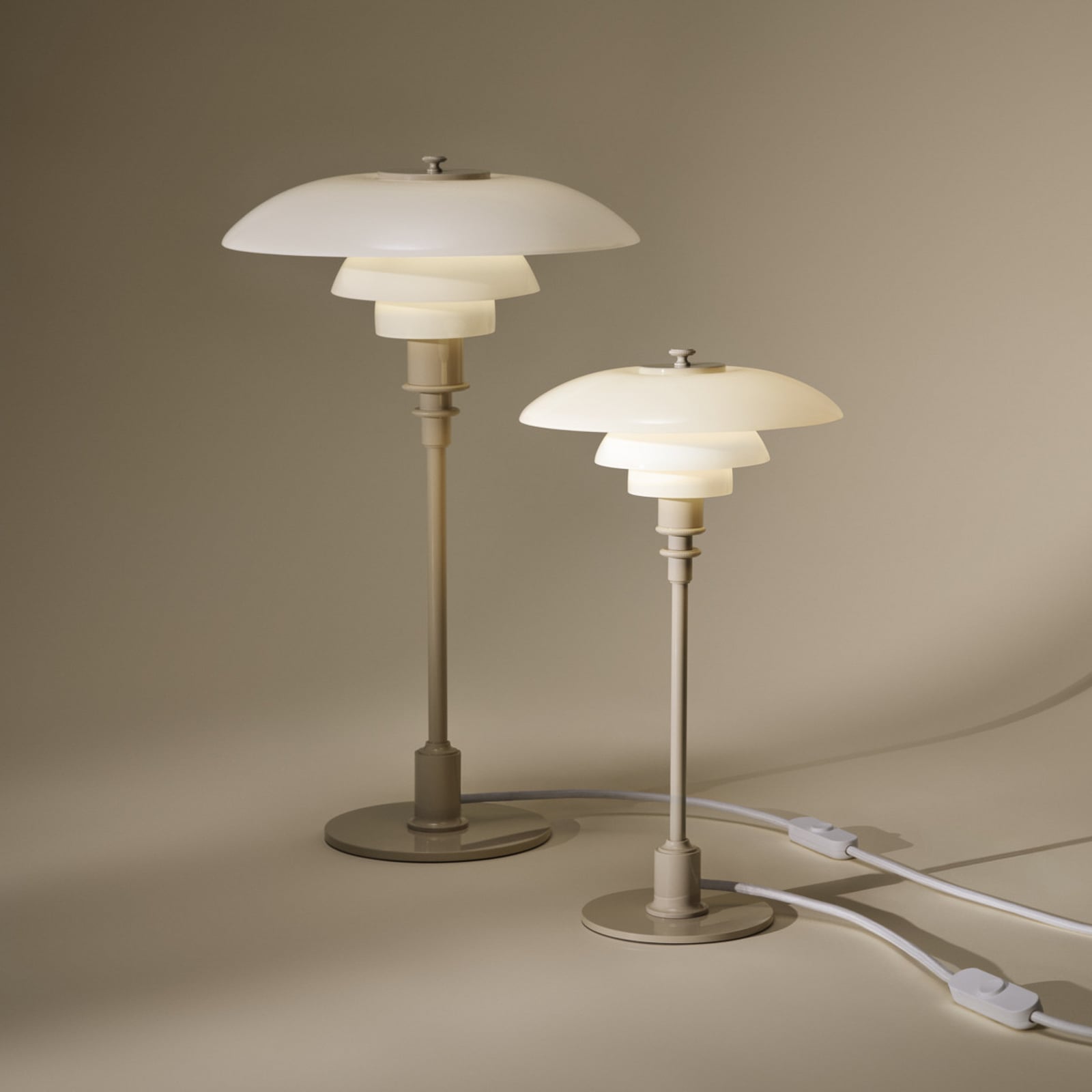 Louis Poulsen tafellamp PH 2/1, glanzend beige, Ø 20 cm Louis Poulsen tafellamp PH 2/1, glanzend beige, Ø 20 cm