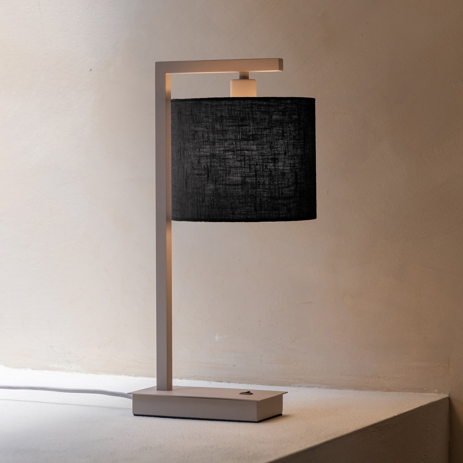 IT'S ABOUT ROMI Tischlampe Boston, schwarz/sandfarben