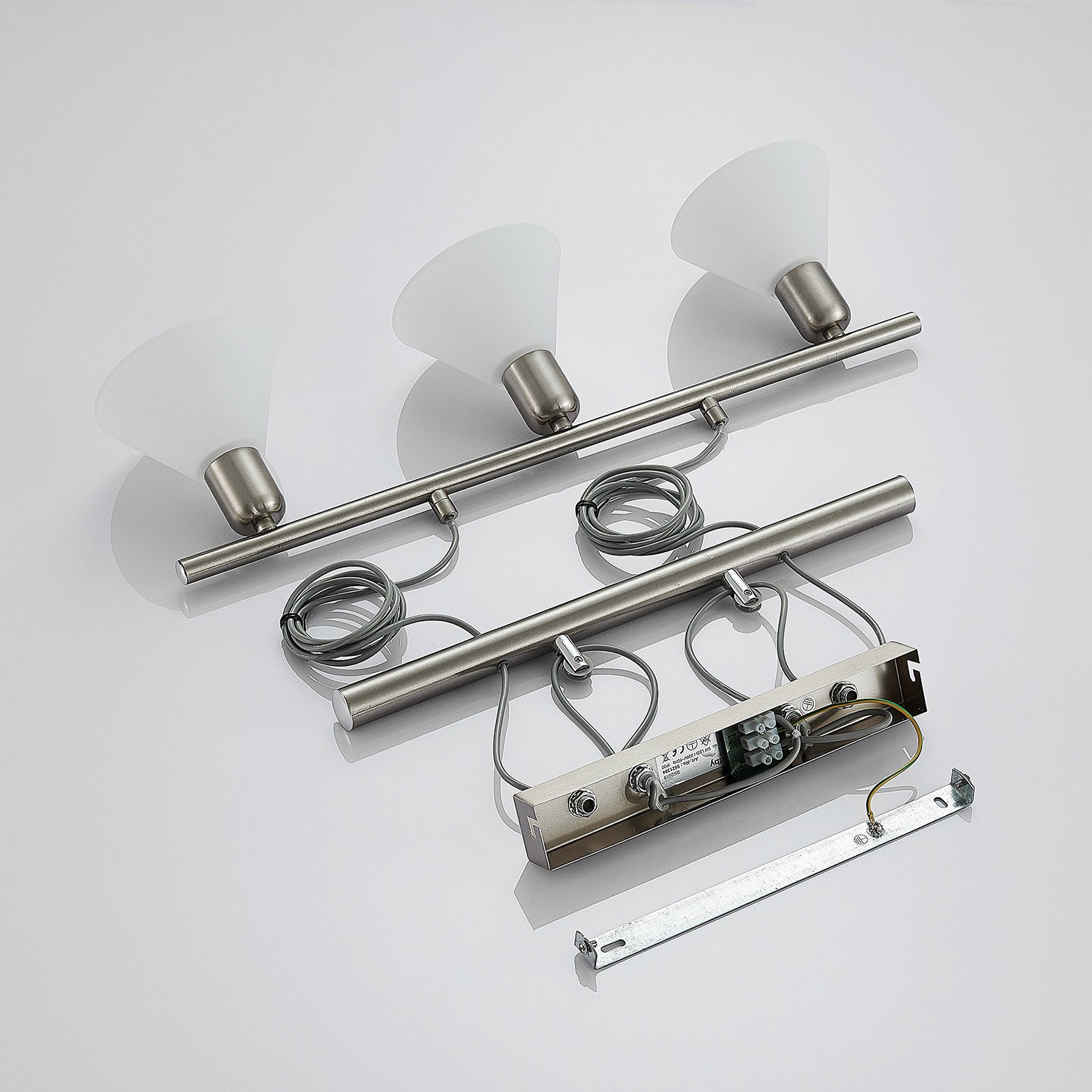 Delira 3 Taklampa Nickel - Lindby