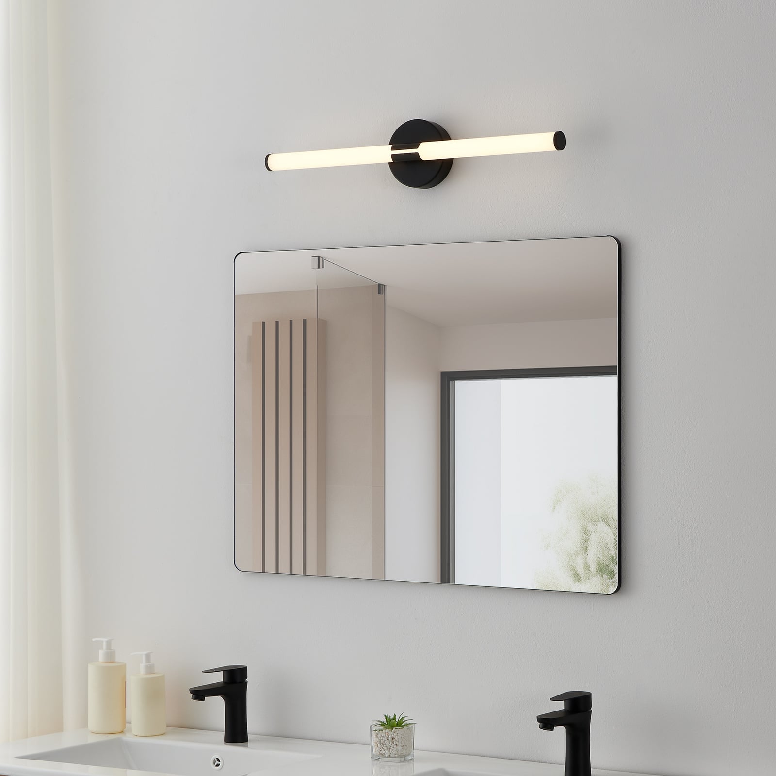 LED-Wandleuchte Ramola, schwarz, Breite 60 cm, IP44, CCT