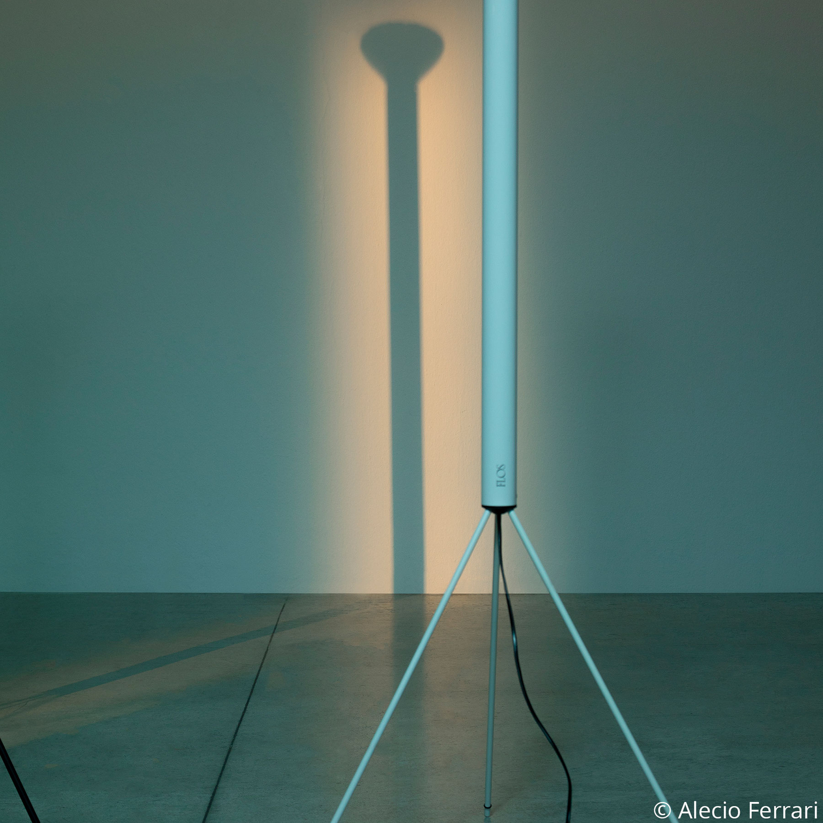 Lampa stojąca FLOS Luminator, halogenowa, biała