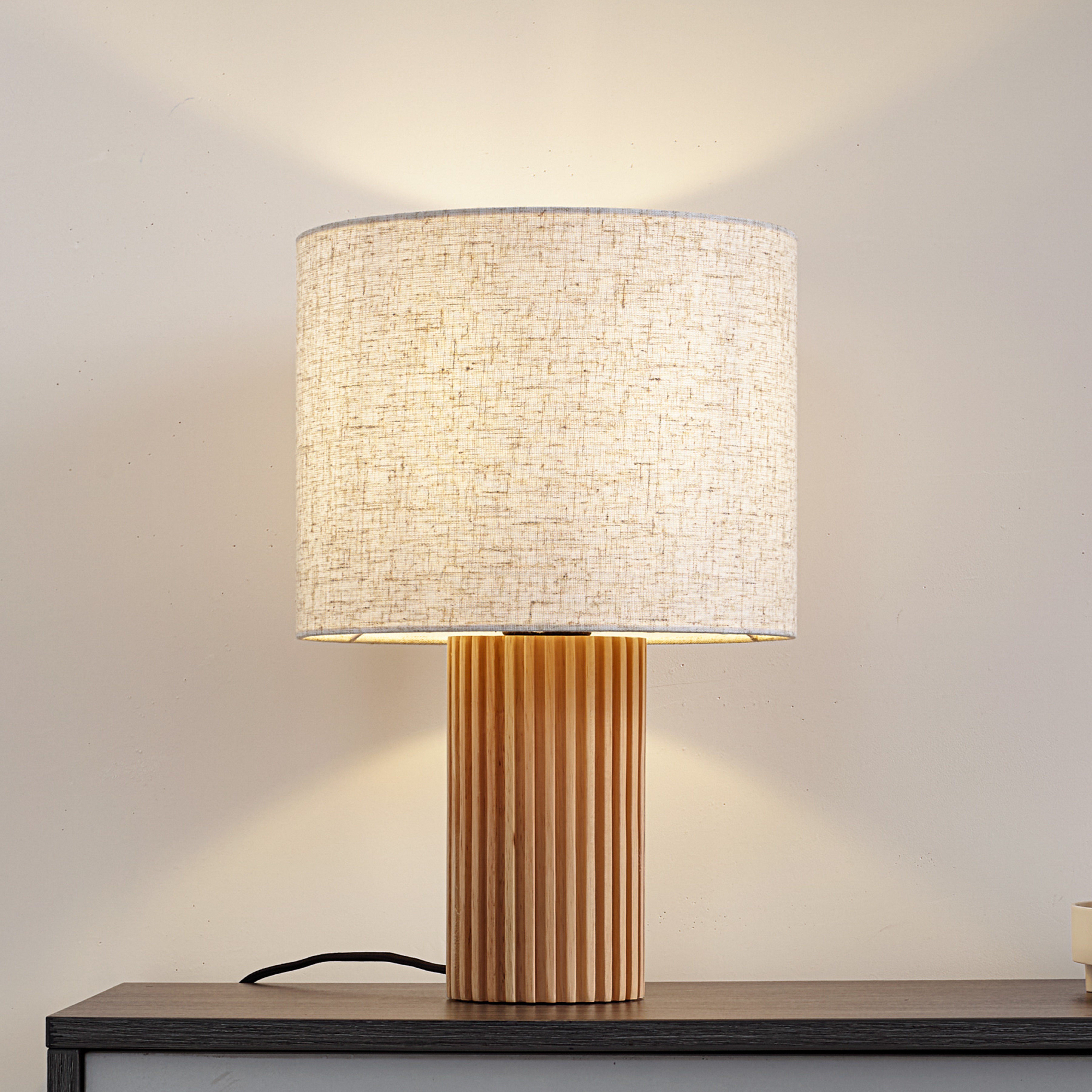 Lampe à poser Lindby Kimiko, hauteur 38 cm, bois, textile