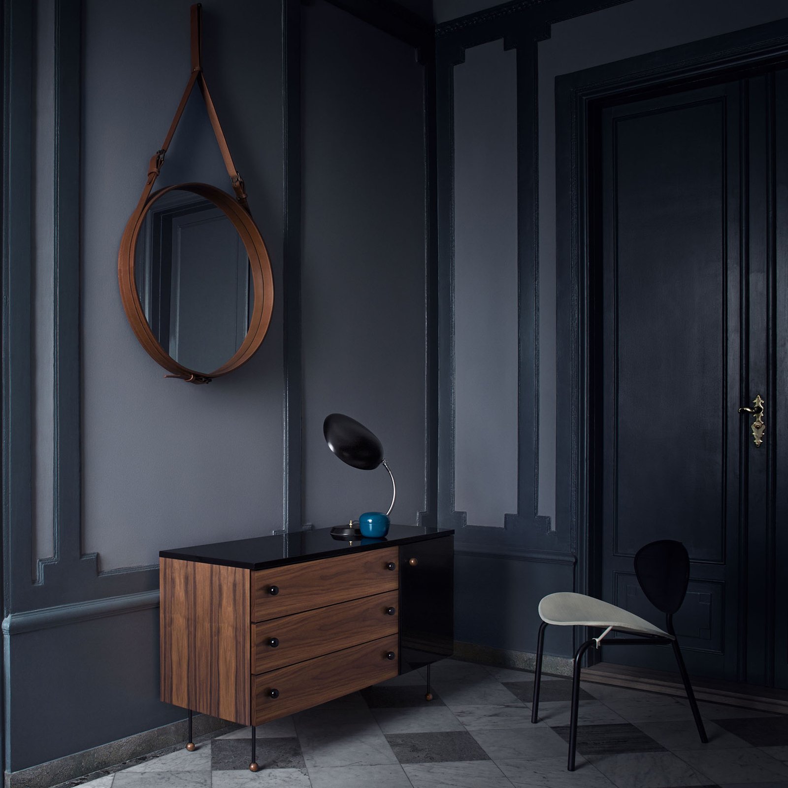 Cobra Table Lamp Jet-Black - GUBI