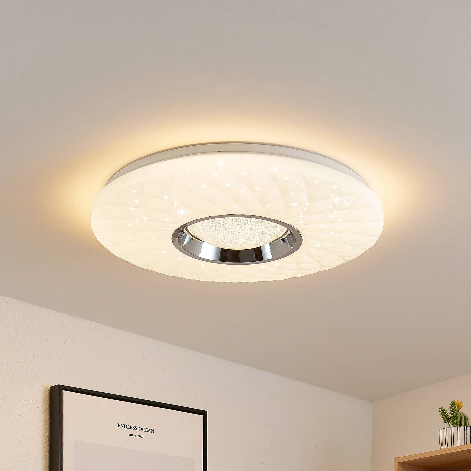 Lindby Illaria LED-taklampe, RGBW, CCT, 49 cm hvit, opal metall, plast