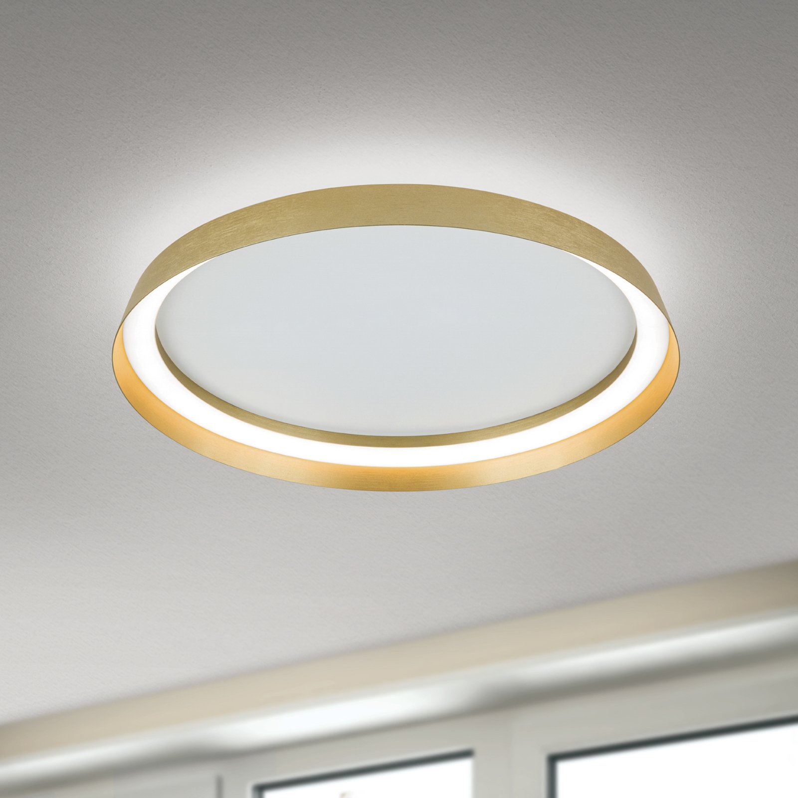 LED griestu lampa Manta, Ø 45 cm, zelta krāsā, alumīnija, uz augšu/uz leju