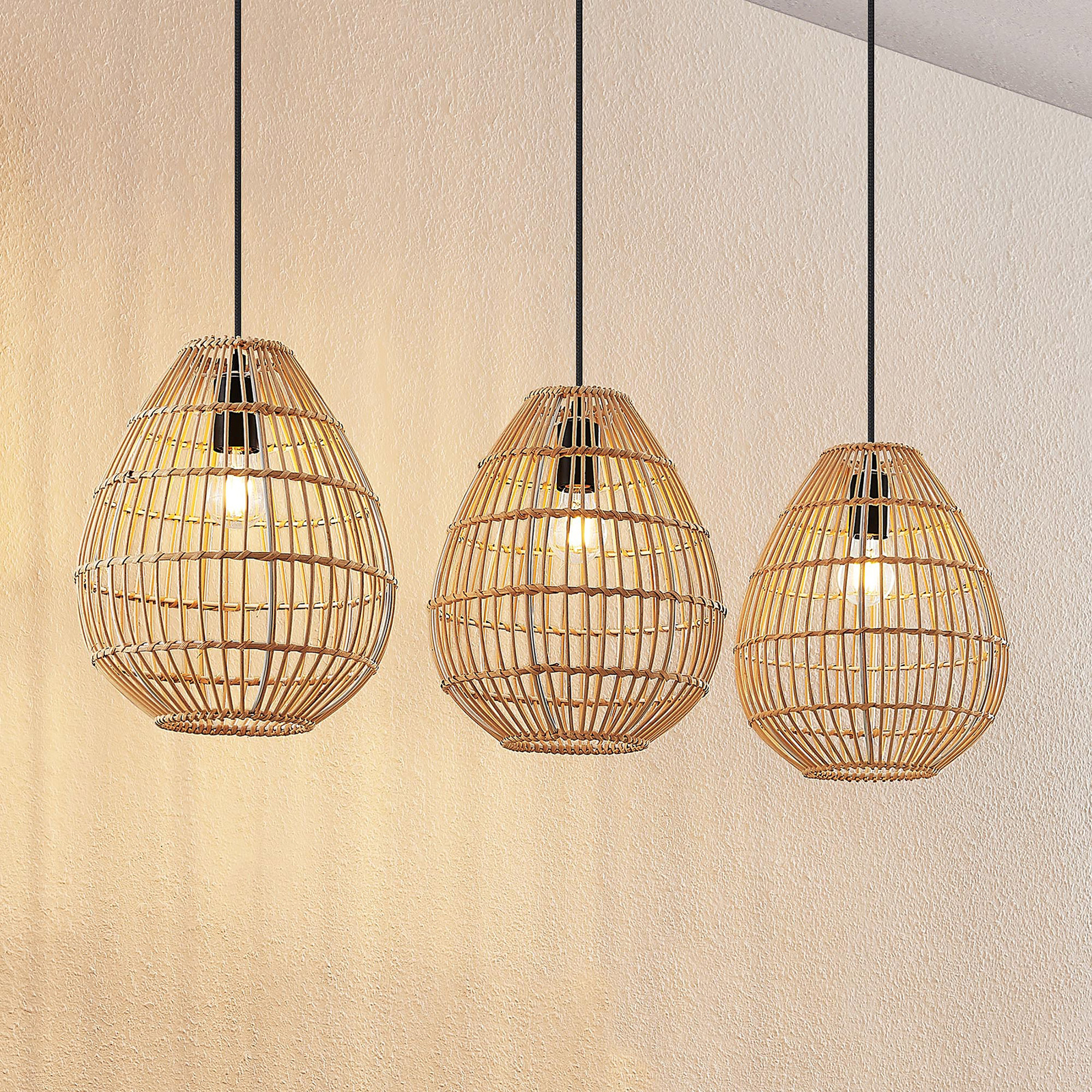 Lindby Ovelio hanglamp met rotan kappen