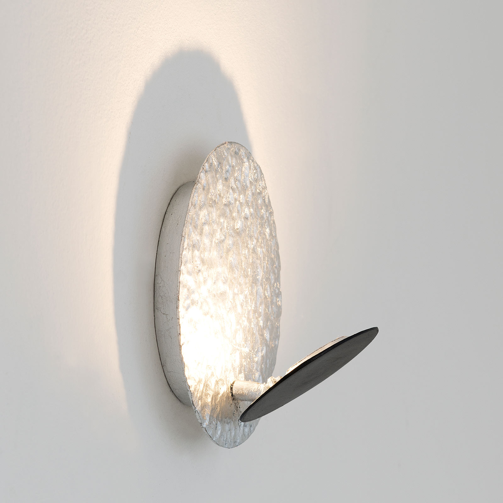 Infinity LED wall light in silver, Ø 20 cm