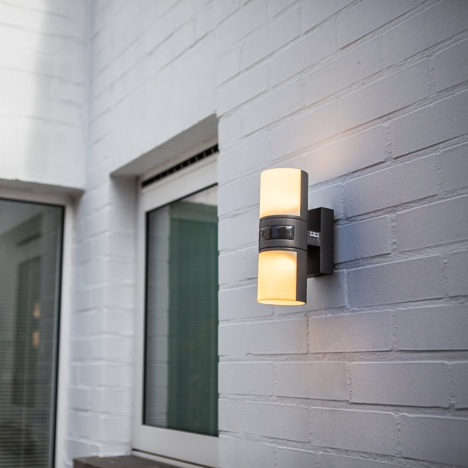 Cyra LED outdoor wall light, 2-bulb, sensor