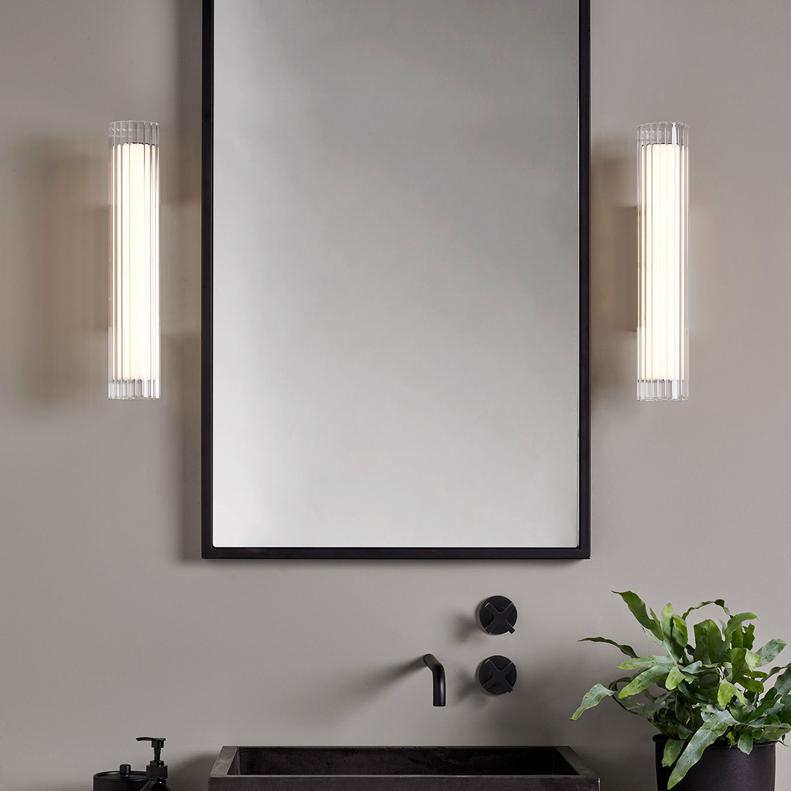 Astro io Wall LED-Wandlampe IP44 schwarz