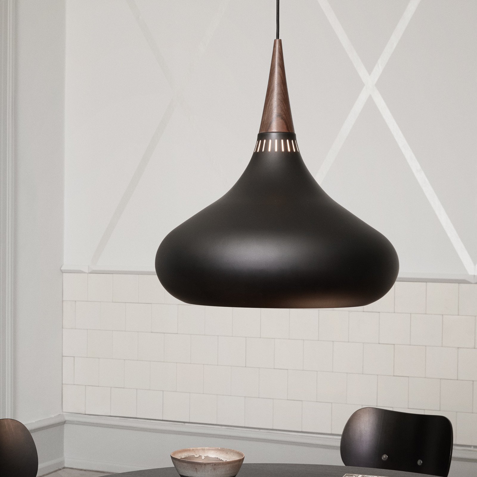 FRITZ HANSEN Orient P3 Pendulum negru/roz Ø 50cm - Camera de zi / sufragerie - design - negru lemn de trandafir - Metal
