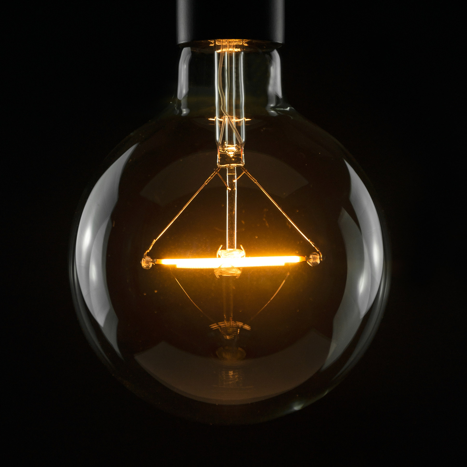 SEGULA LED globe bulb E27 3W 2,200K dimmable clear