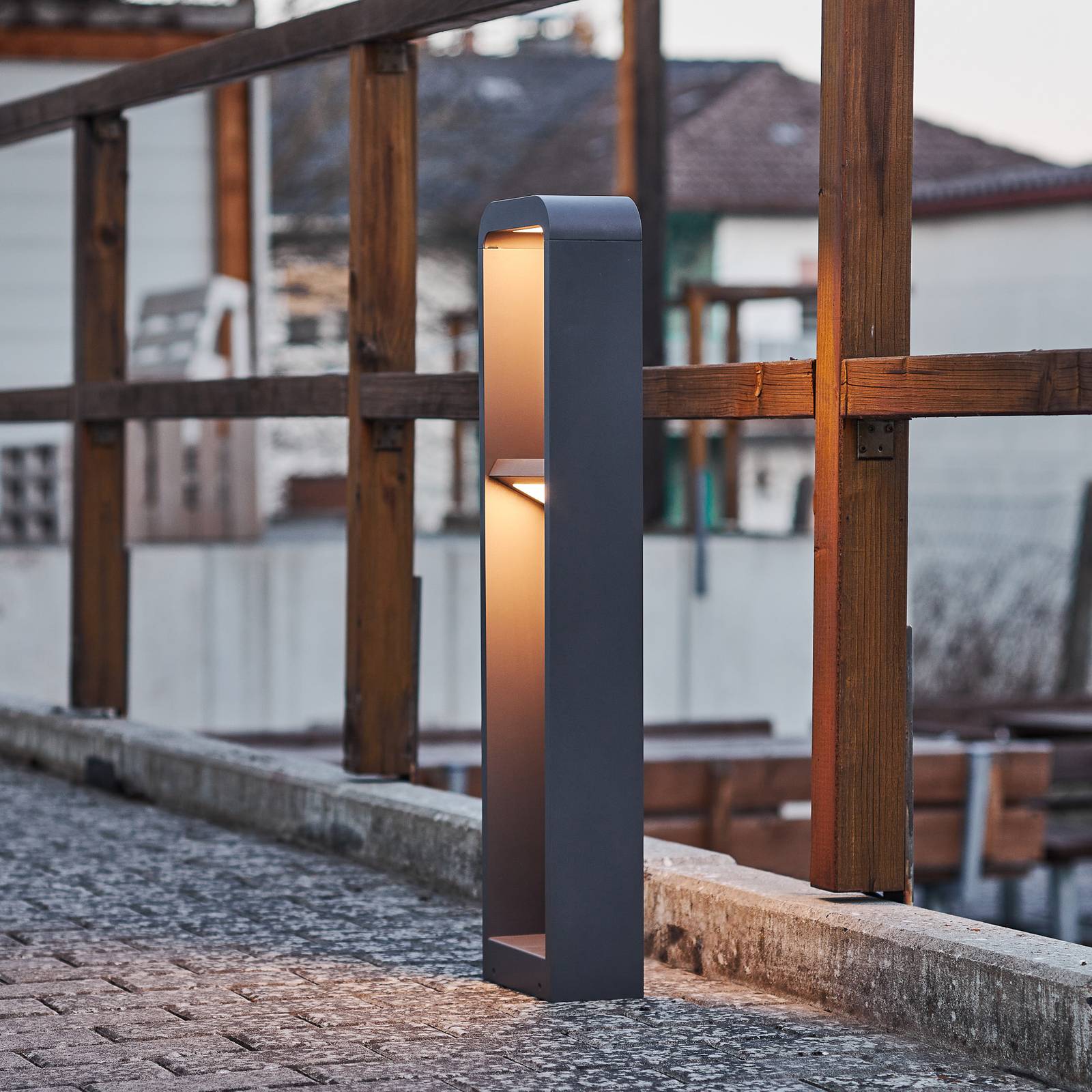 Lindby Darko LED-gatelampe av aluminium 80 cm